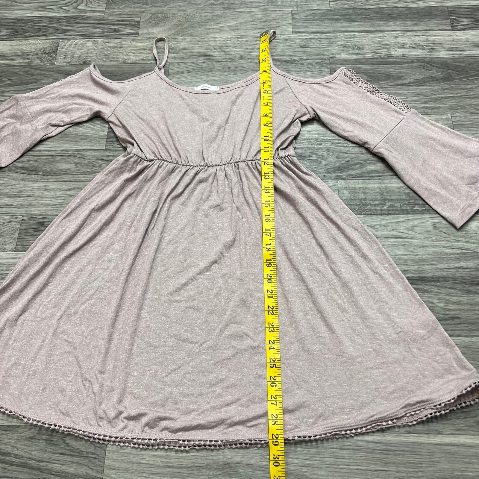 SOPRANO Round Neck Cold Shoulder Sleeve Pink Shirt Dress Women’s Size Medium