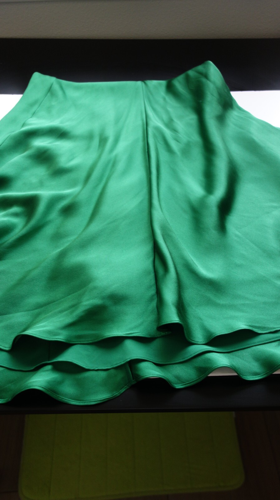Banana Republic Size 4 Green Sateen 50″ Button in the Back Beautiful Women Dress