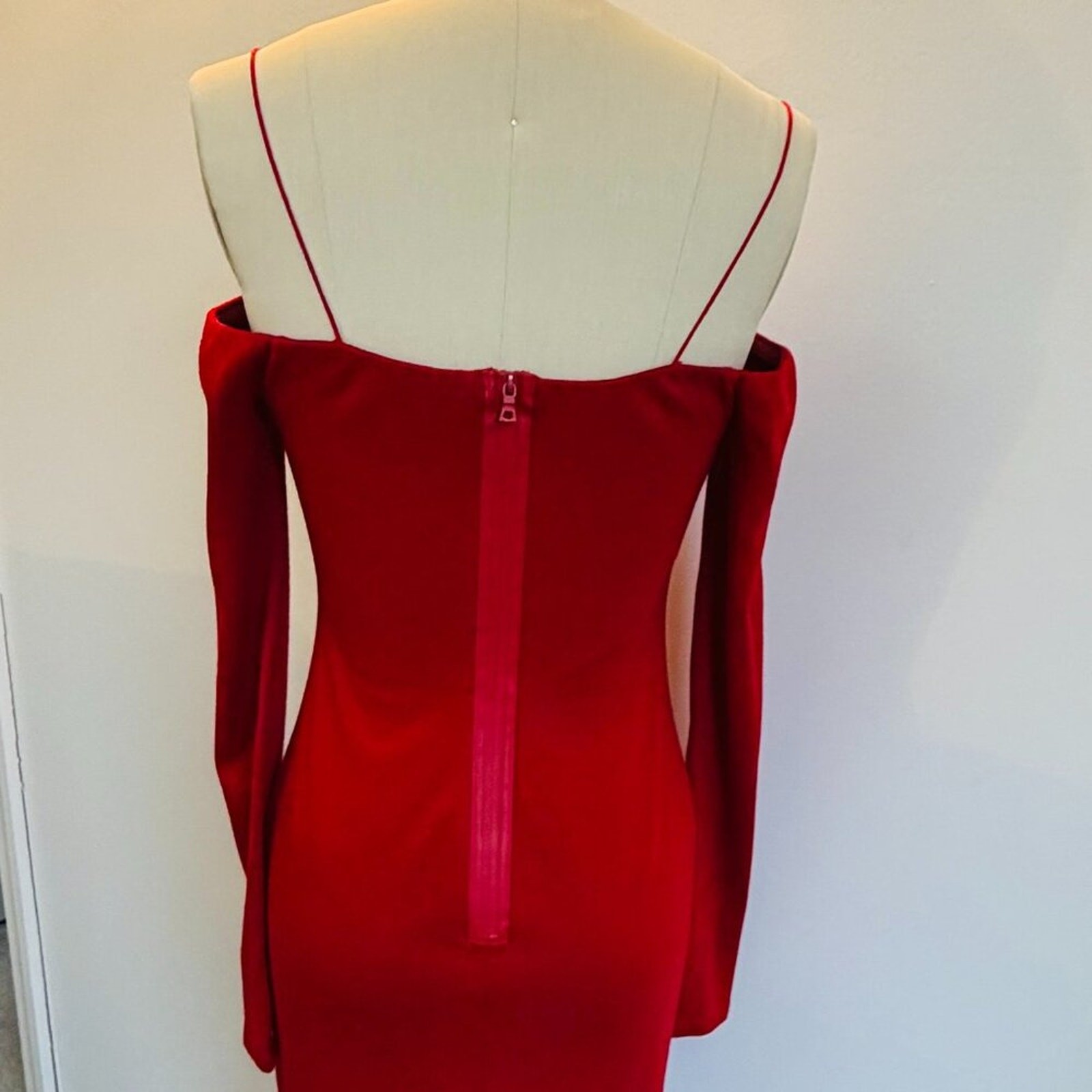 Alice +Olivia DorindaFitted Red Long-Sleeved Off the Shoulder Midi Dress, Size 4