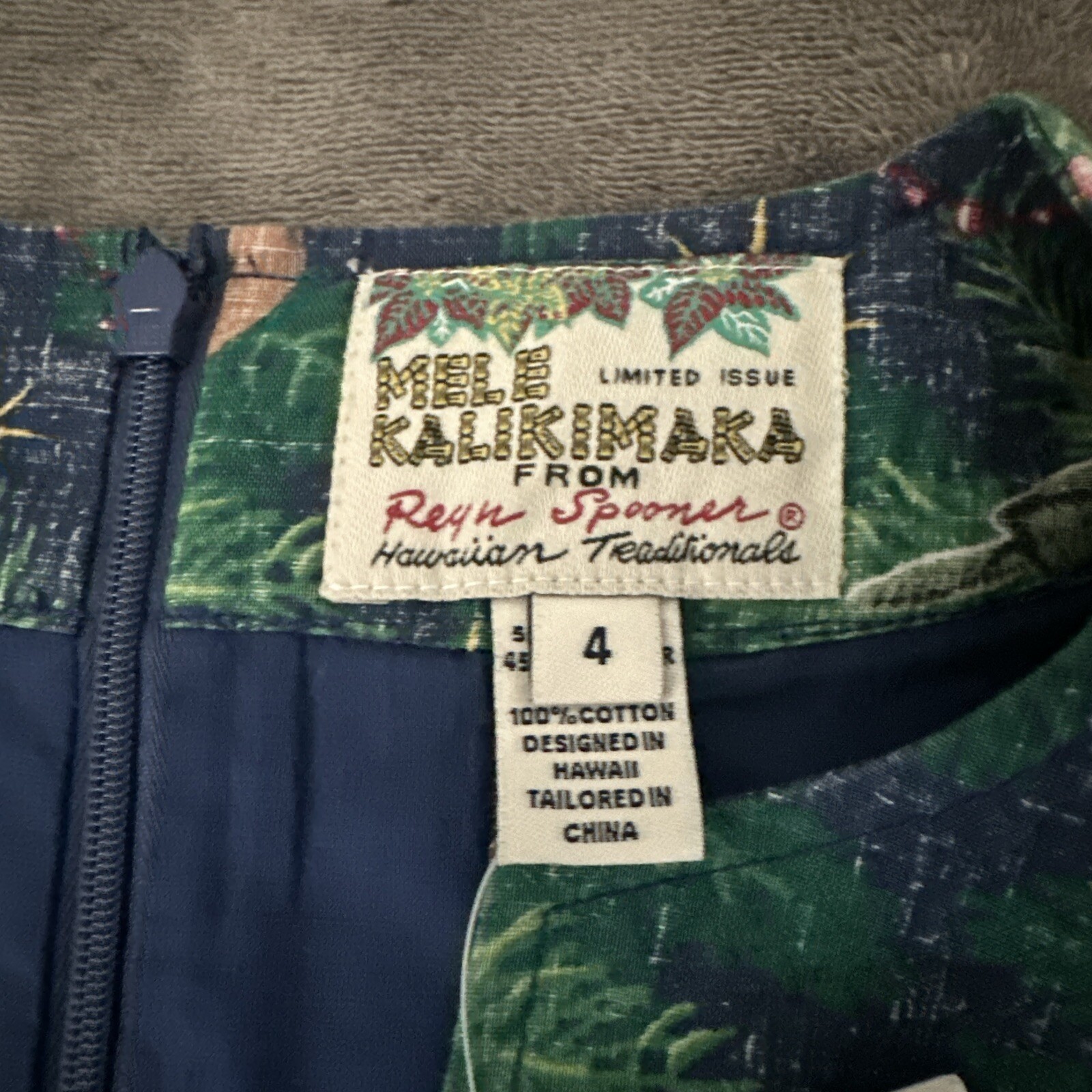 NWT 2022 REYN SPOONER Christmas Mele Kalikimaka Zipper Size 4 Women’s Dress