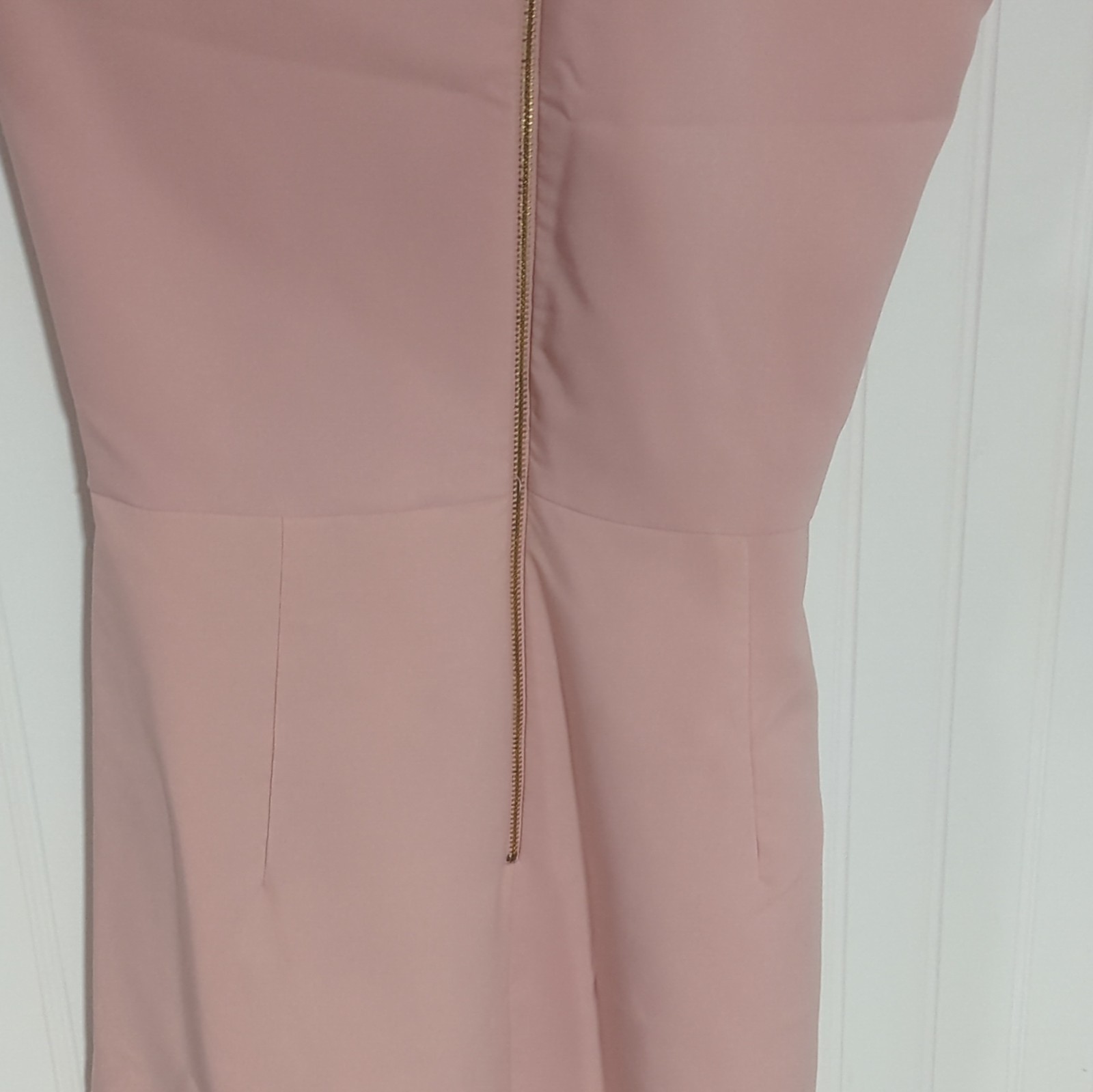 Just Taylor Women’s Size 6 Pink Solid Halter Sheath Dress Keyhole Back Zip Knee