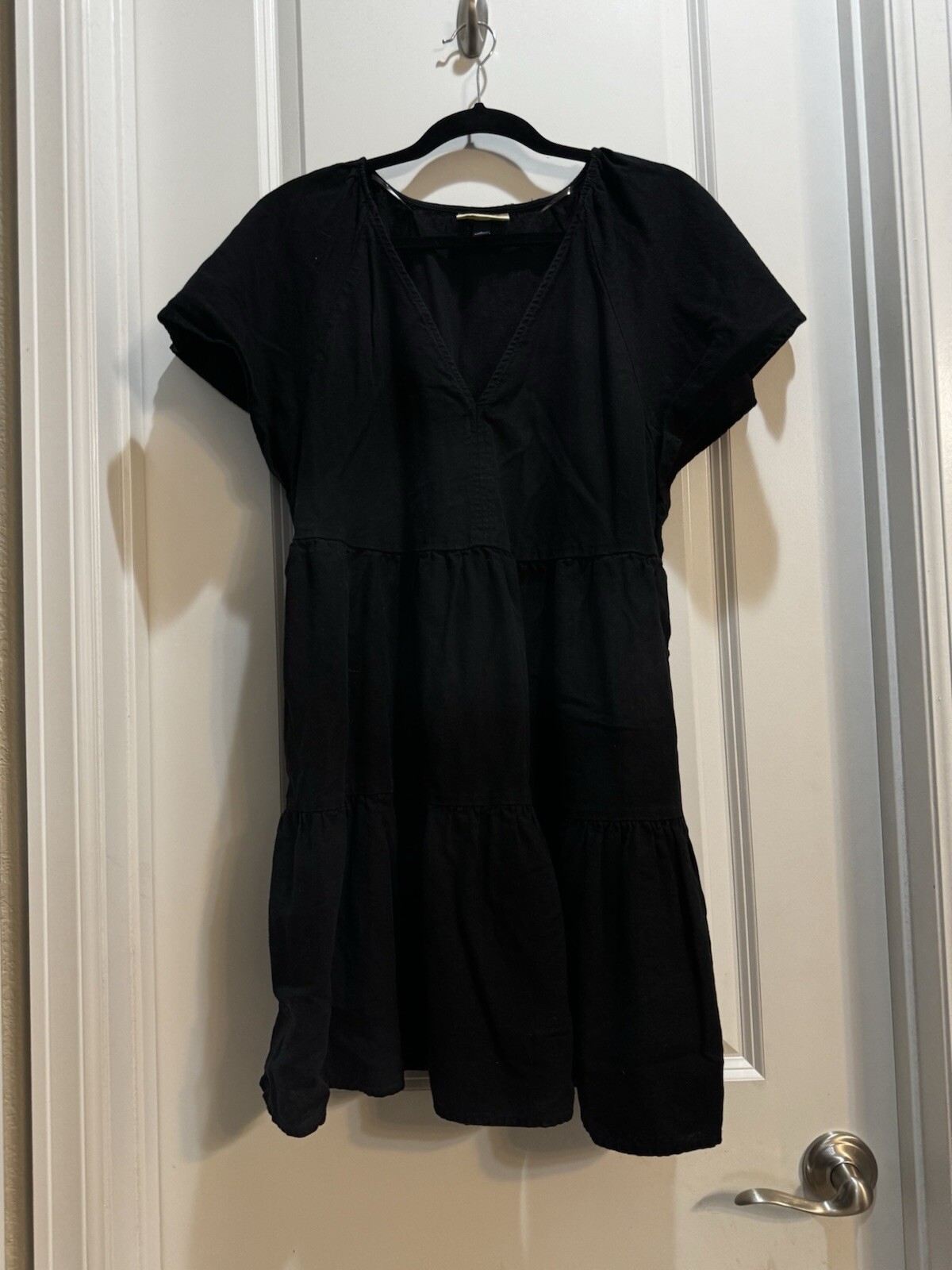 Universal Thread Black Vneck Short Sleeve Tiered Dress Slide Pockets Large