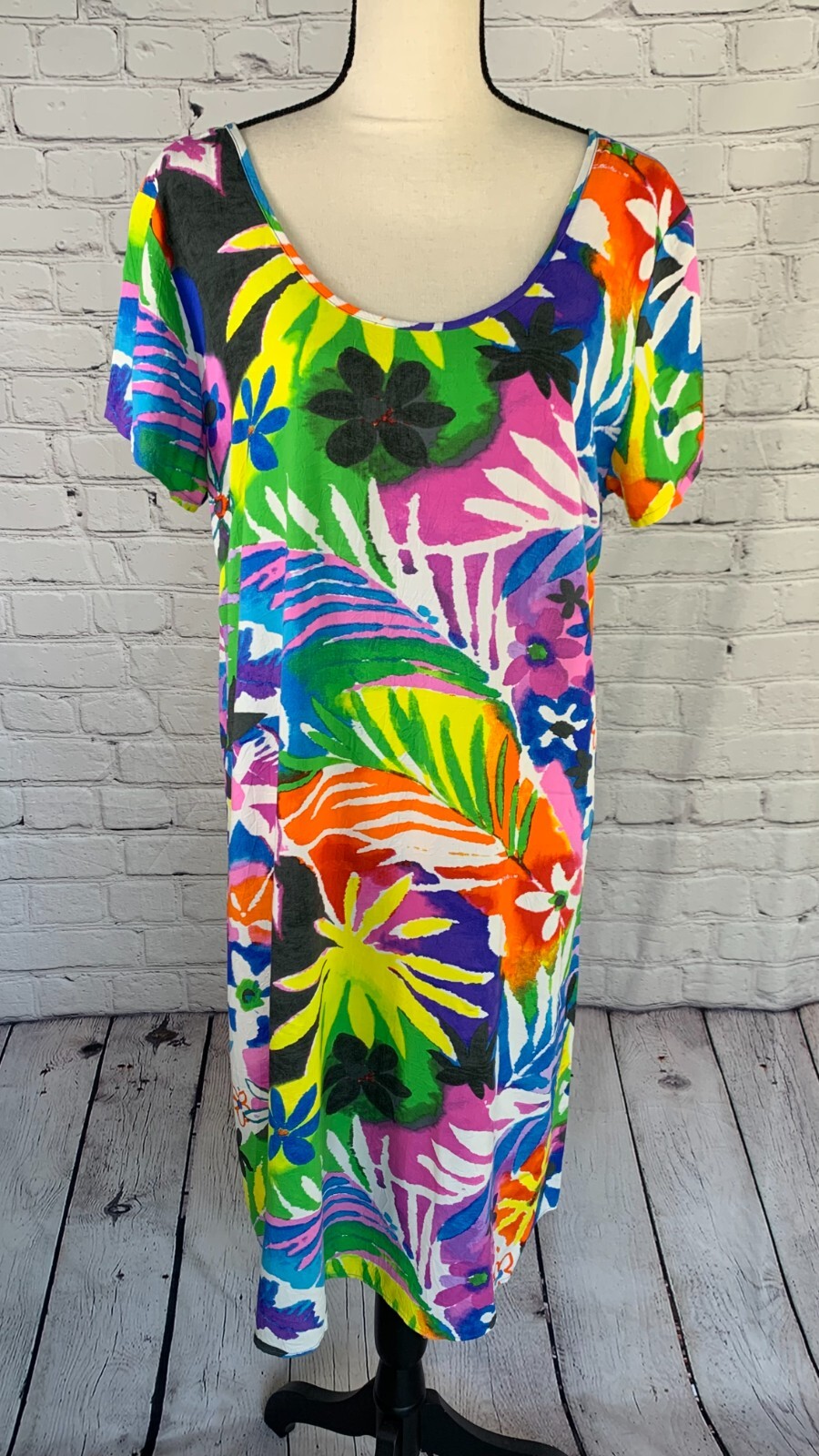 NEW Jams World Hula Moon Colorful Hawaiian Dress 100% Rayon Made in Hawaii XL