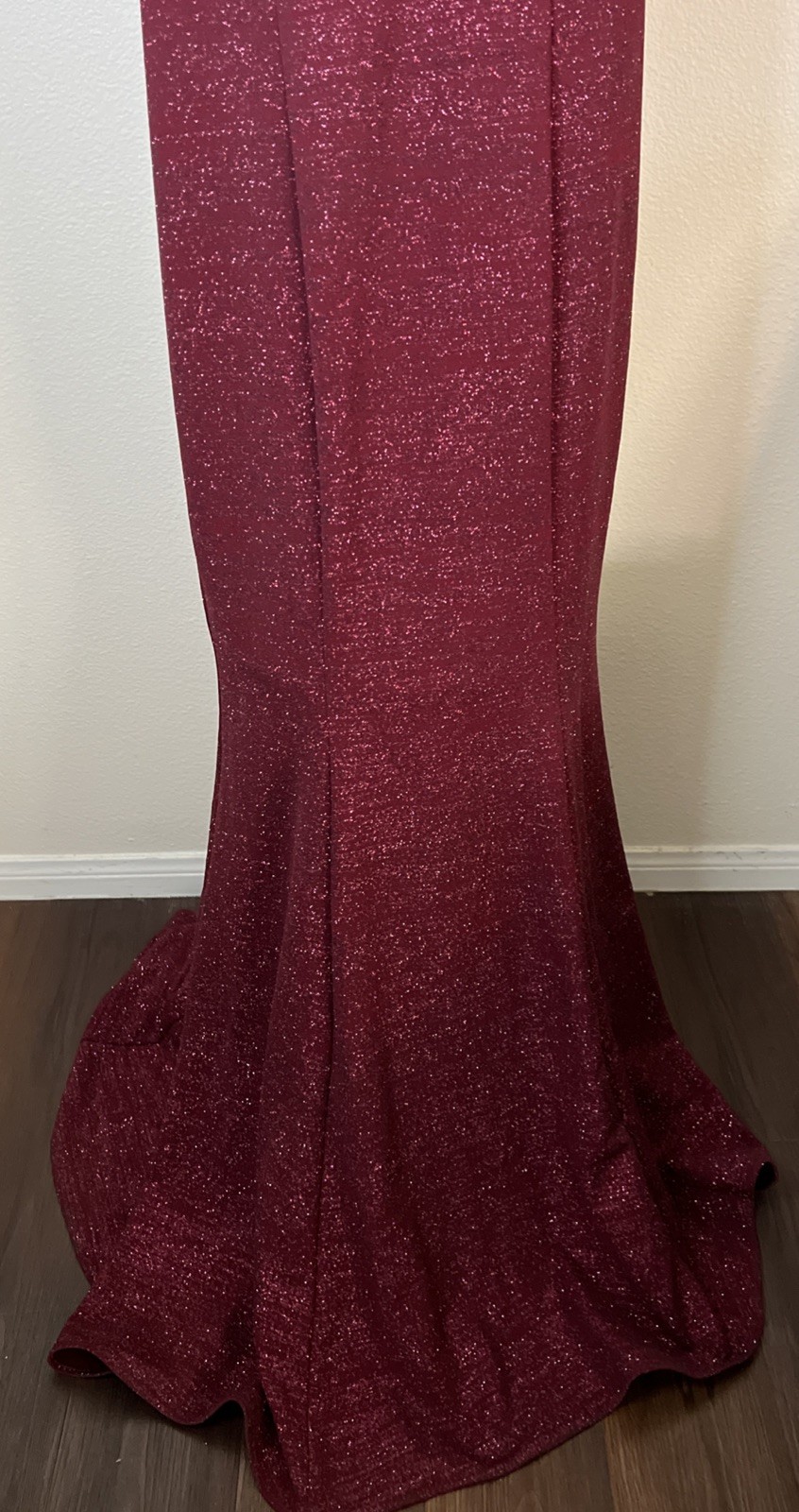 XSCAPE Elegant Burgundy Evening Gown Perfect for Any Formal Occasion Size 14