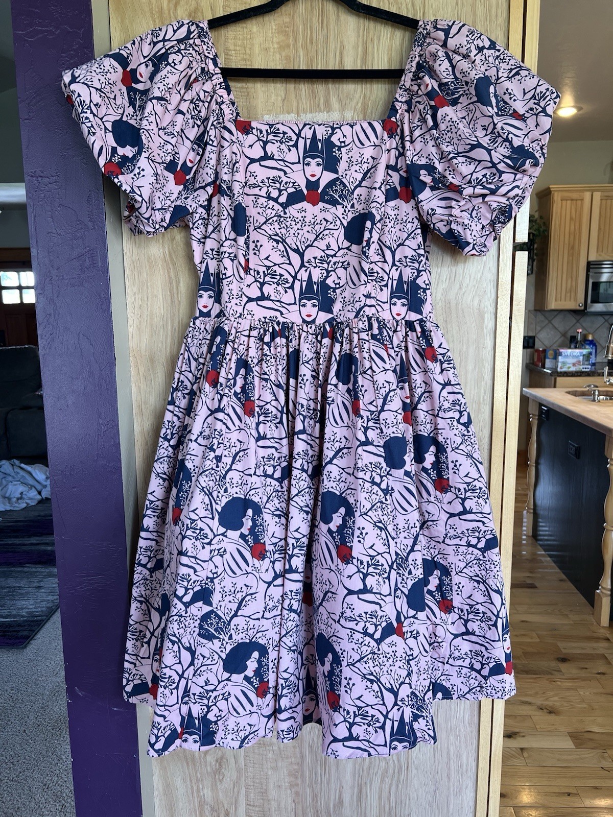 Disney Parks Dress Women’s XL Pink Snow White Evil Queen Puff Sleeve A-Line New
