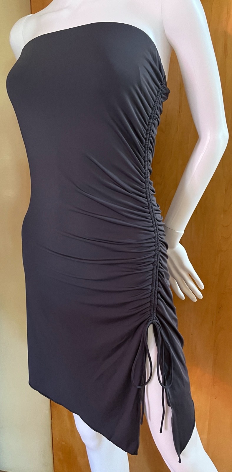 WOMEN’S PRINCESS POLLY GRAY RUCHED SIDE LACE UP SLIT STRAPLESS SHEATH DRESS – 6