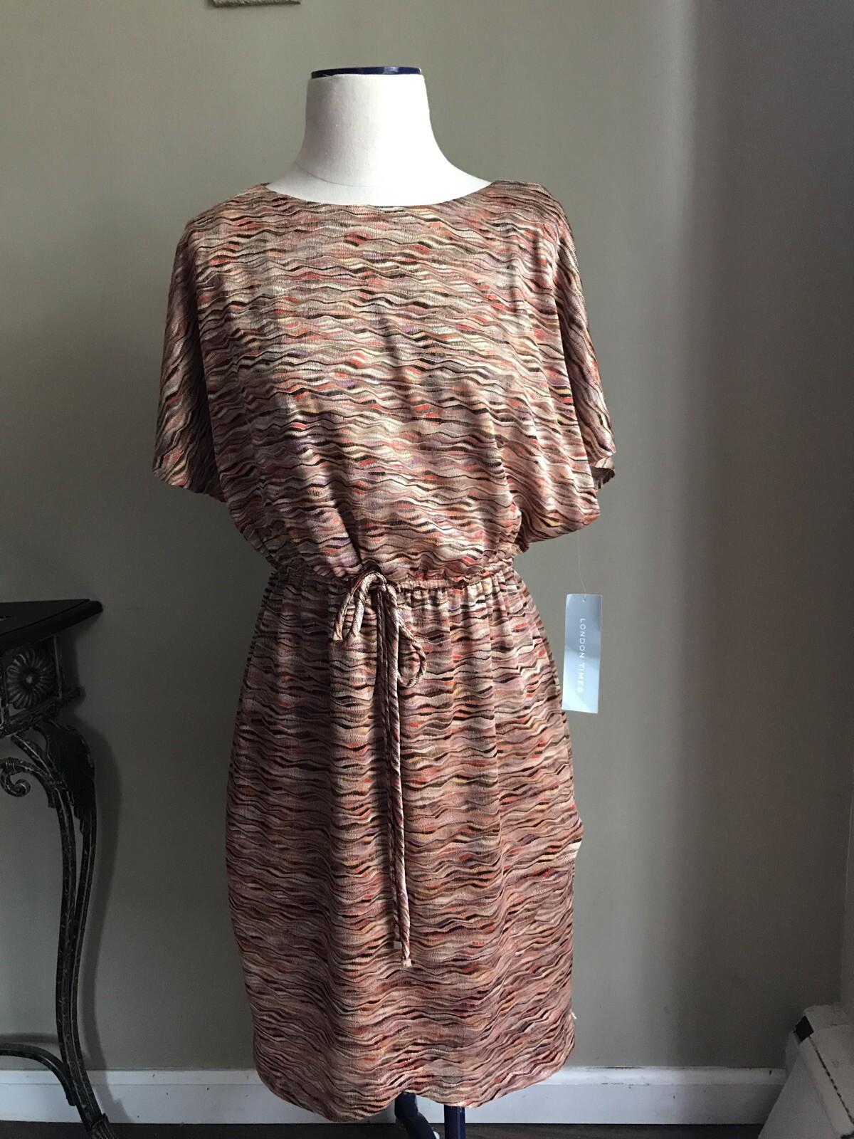 London Times Sz 8 Women’s Orange Multicolor knit short sleeve tie front dress