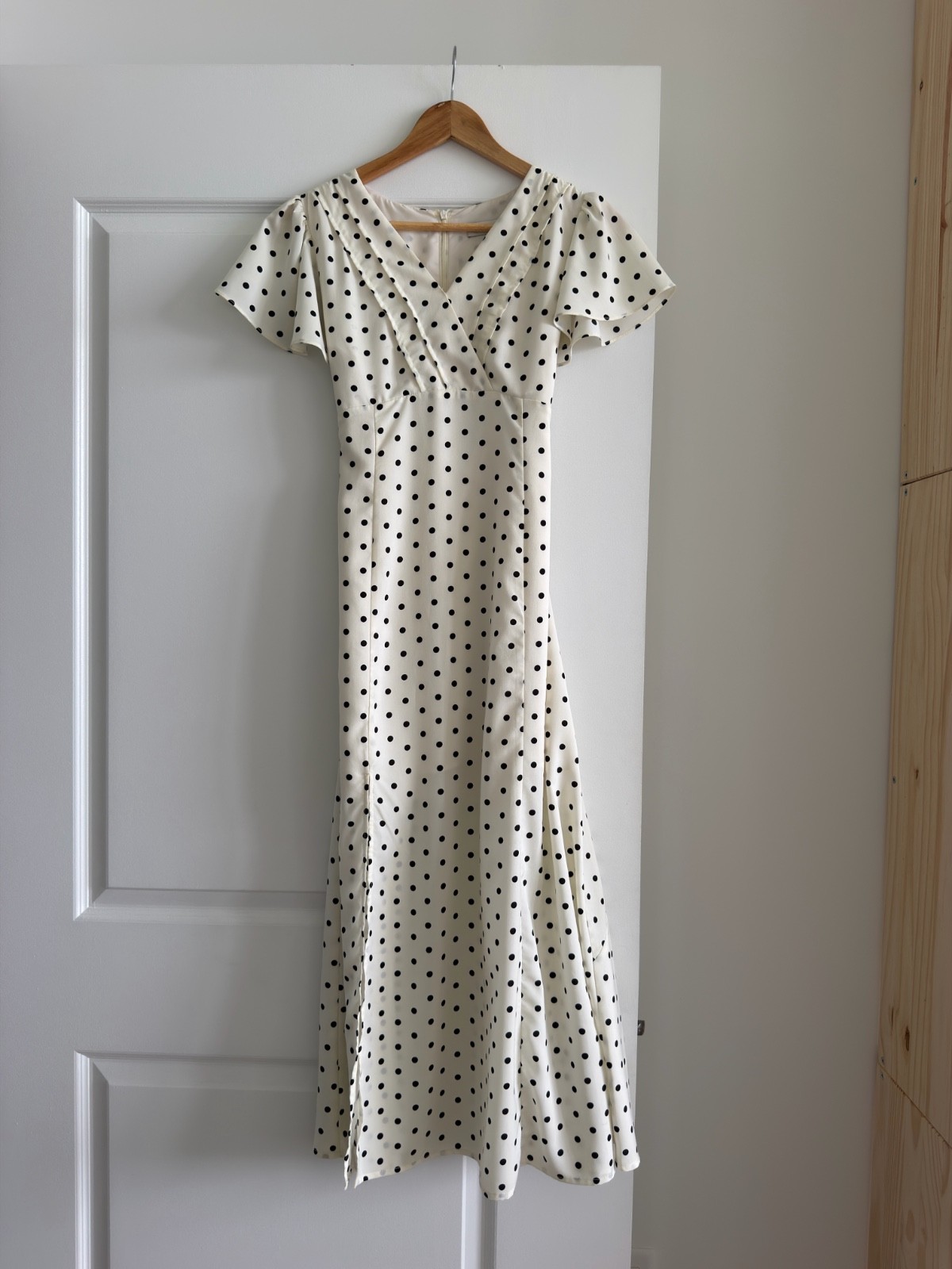 Digm Women’s Polka Dot Midi Dress Size M Cream Black V-Neck Flutter Sleeve