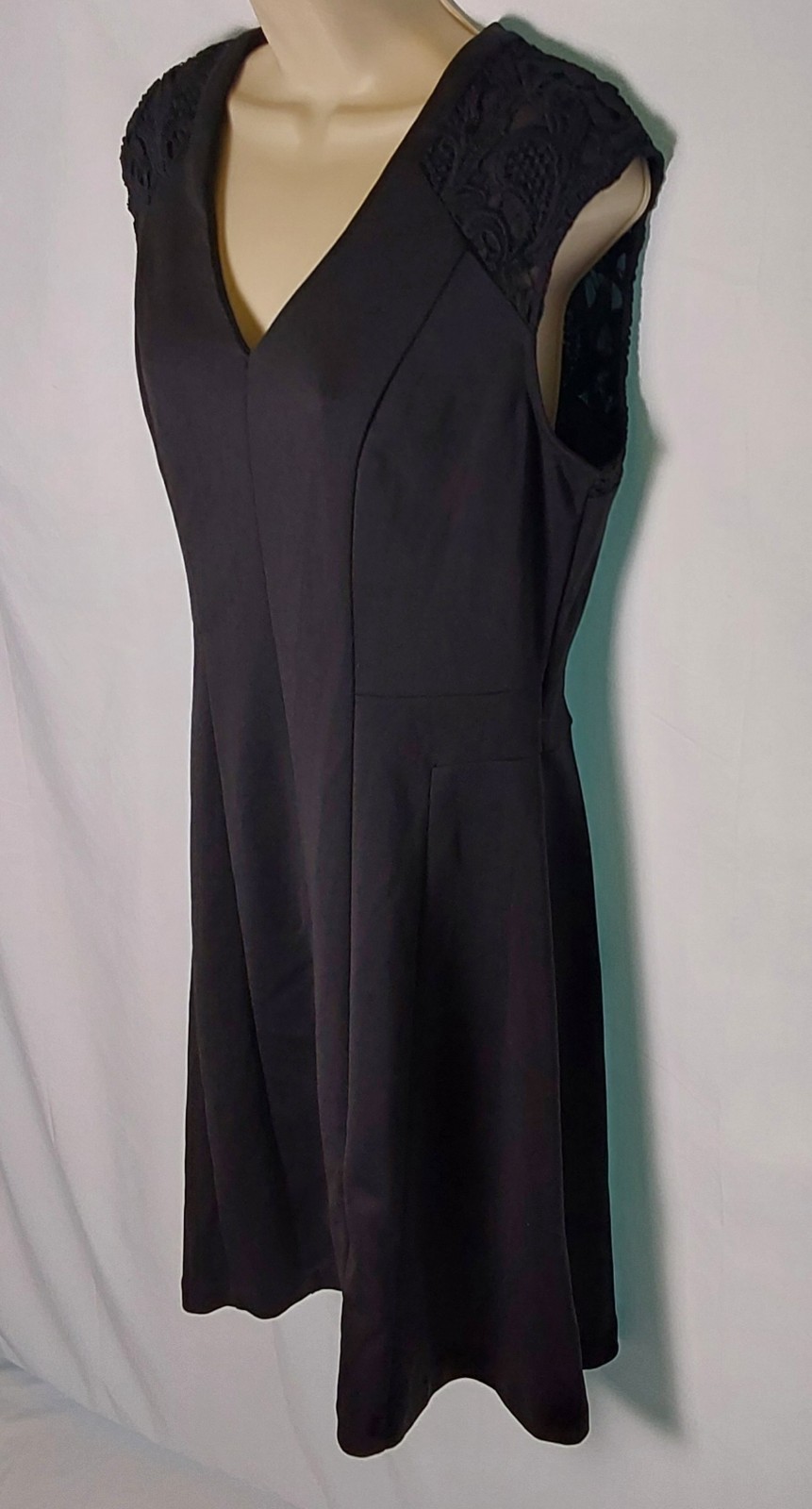 db Established 1962 Women’s Black Elegant V-Neck Mini Dress w/Lace/ Size 10/EUC