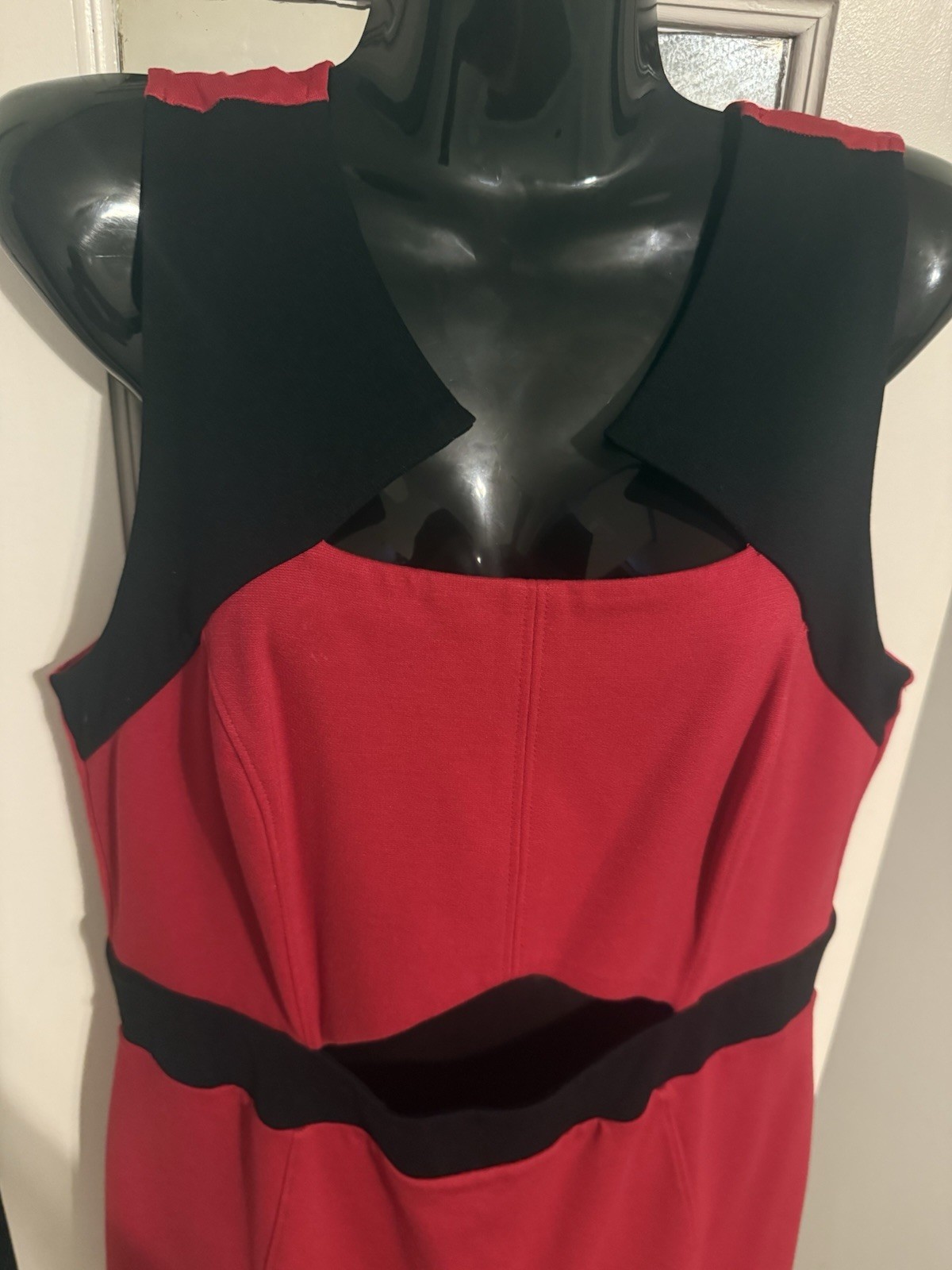 GUESS Red Black Solid Knit Sheath Knee Dress 8 Scoop Neck Sleeveless Cut-Out