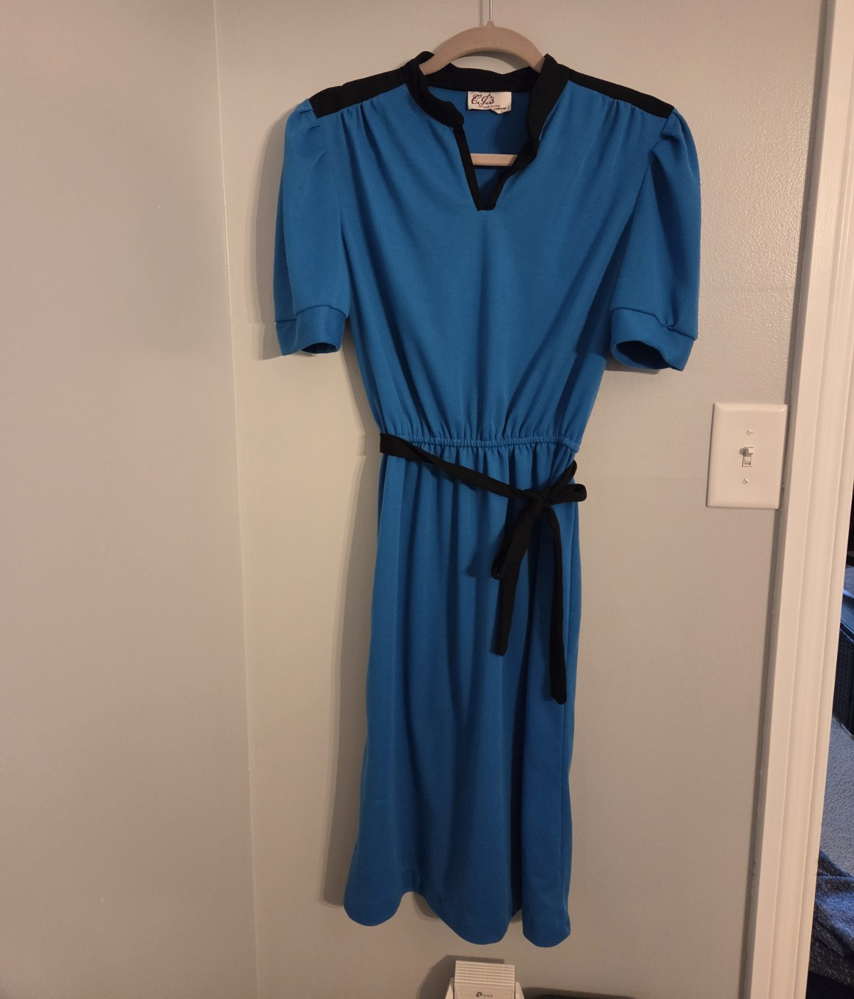 Vintage C.J.’s Women’s Blue/Black V-Neck Belted A-Line Midi Dress Size 11