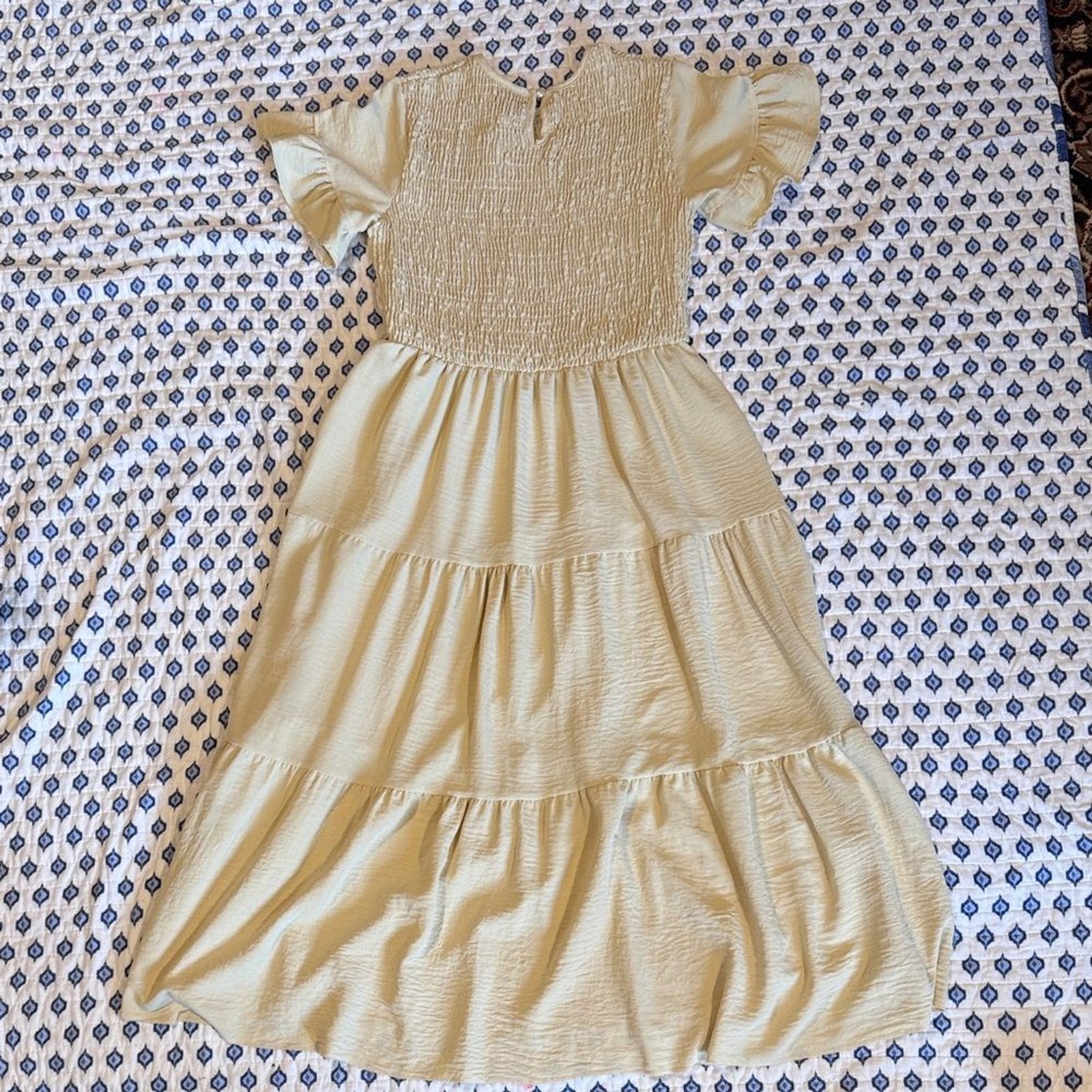 Elegant Tan cream smocked ruffled maxi dress Large no brand