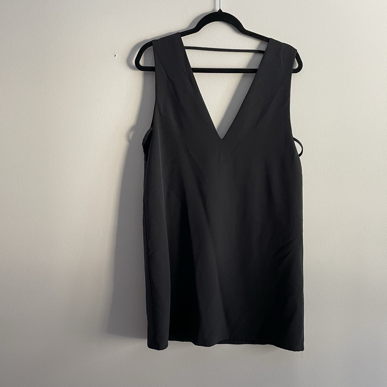 Tobi Women Size M Black Plunge V-Neck Sleeveless Side Cutout Mini Dress