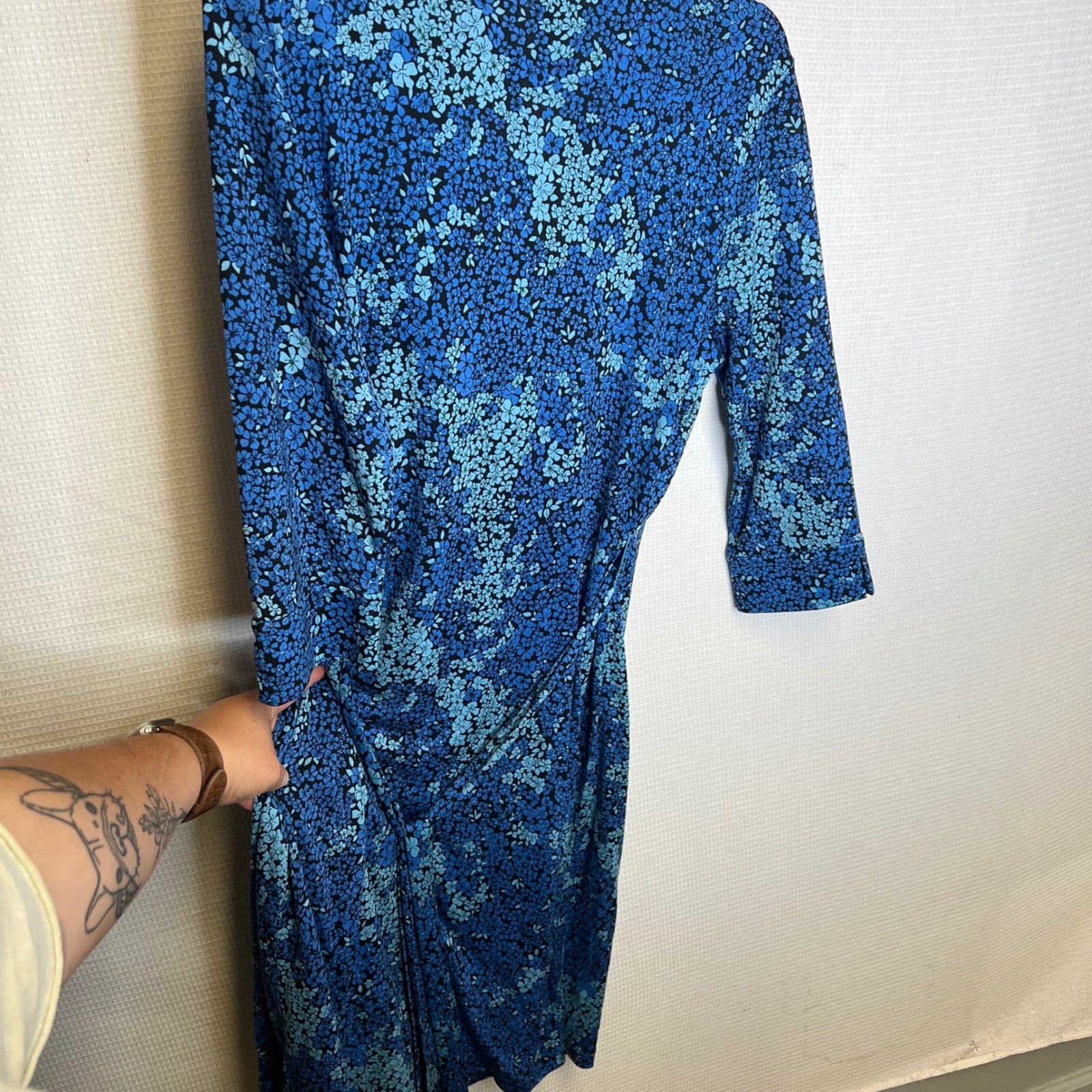 August Silk Womens Blue Floral 100% Silk Wrap Dress 3/4 Sleeve Size 10 V-Neck