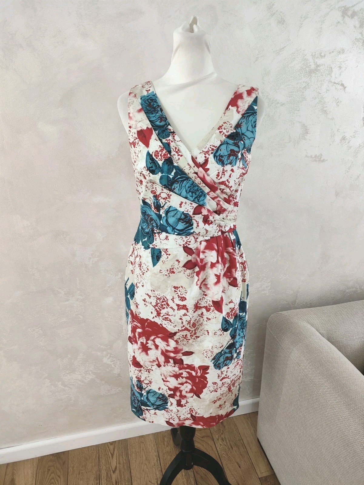 Alexon Knee Dress 10 White Blue Red Summer Floral Vneck Cocktail Wedding Guest