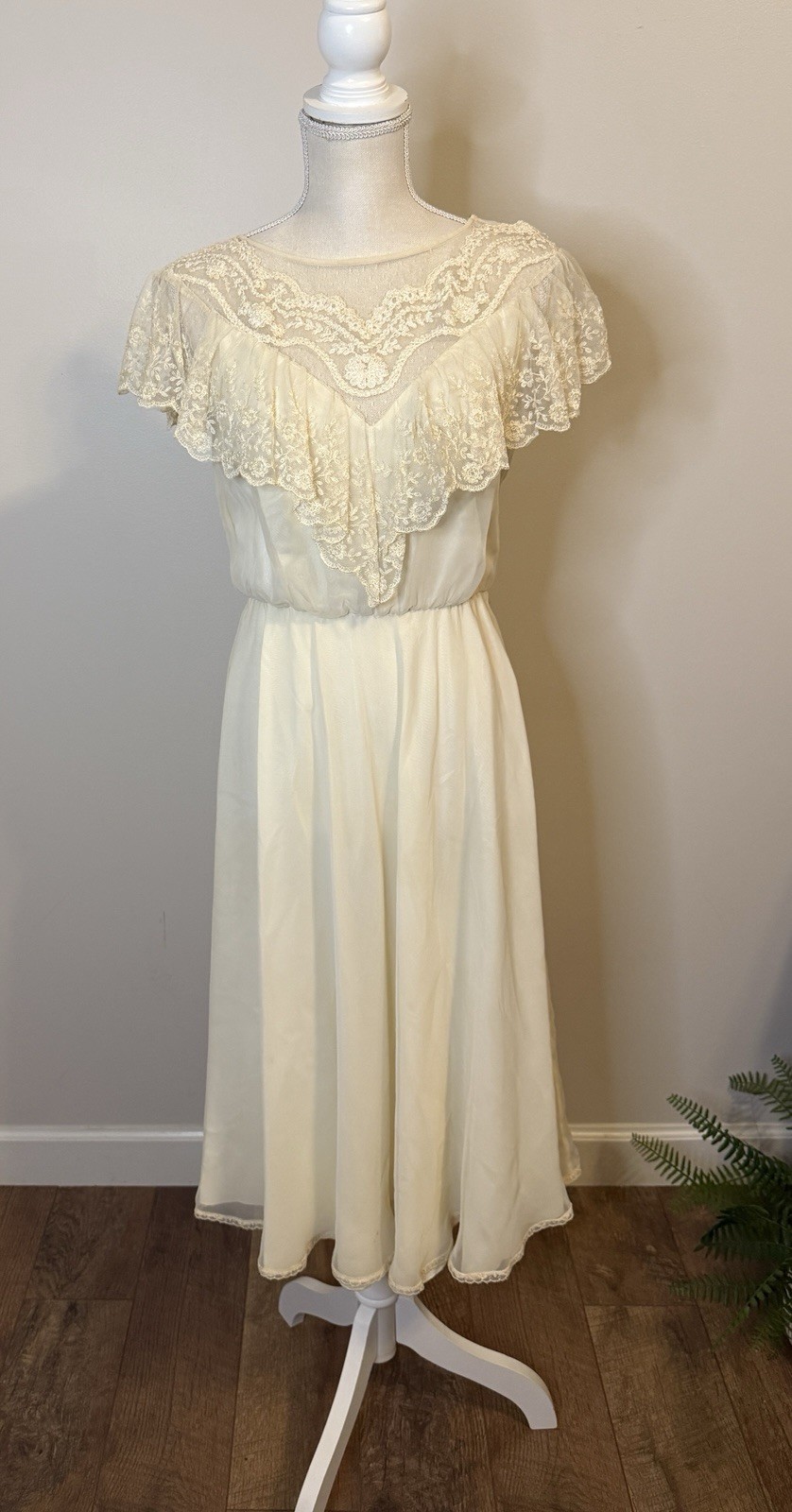Vintage Victorian Style Cream Short Sleeve Midi Bridal Dress Sz XS