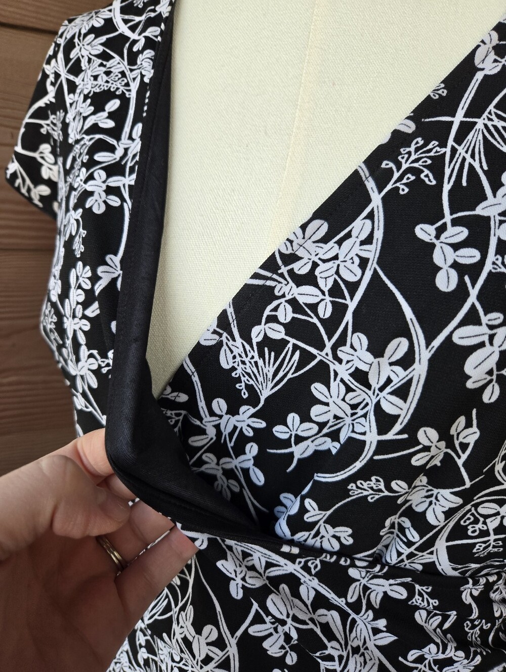 Ann Taylor LOFT Black & White Floral Fit-and-Flare Dress Women’s Size 8