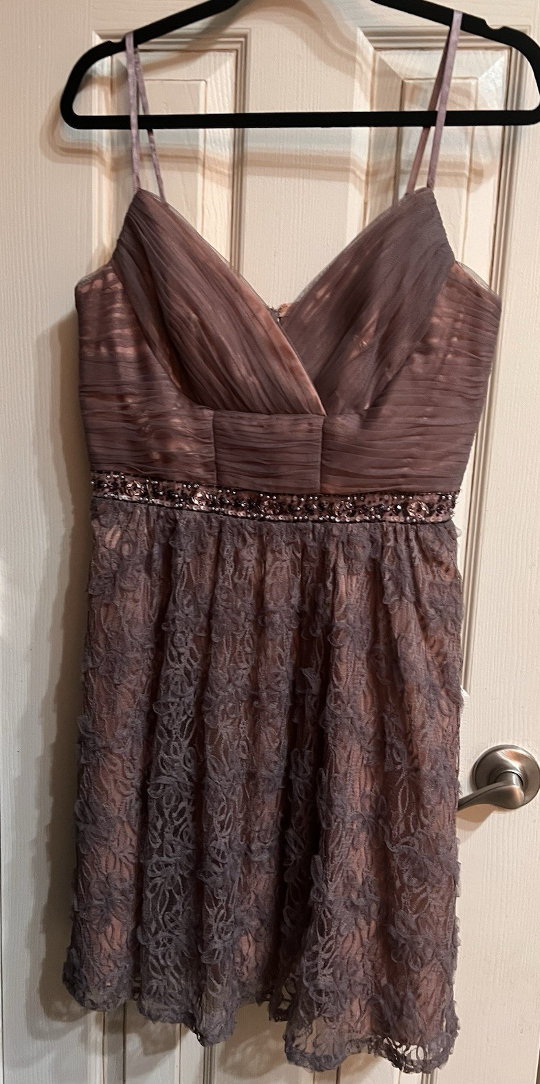 💜 DeCode 1.8 Smoky Lavender Lace Lined in Pink Cocktail Dress Beaded Size 8 EUC
