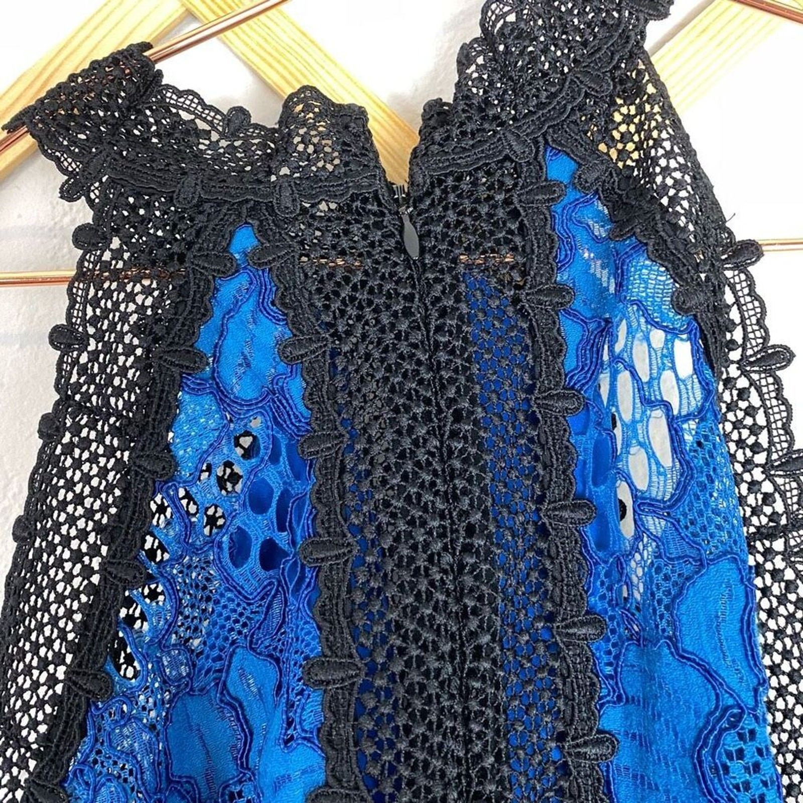 ALEXIS Marlowe Cold Shoulder Lace Midi Dress Blue Small EUC K334