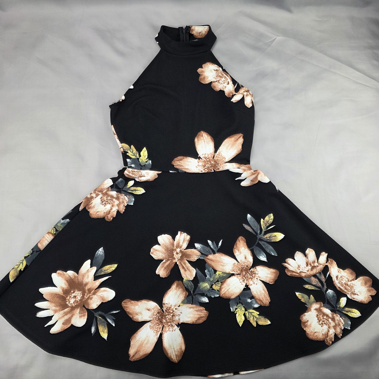 MINE Dress Womens Medium Black Floral Halter Fit & Flare Sleeveless Knit Short