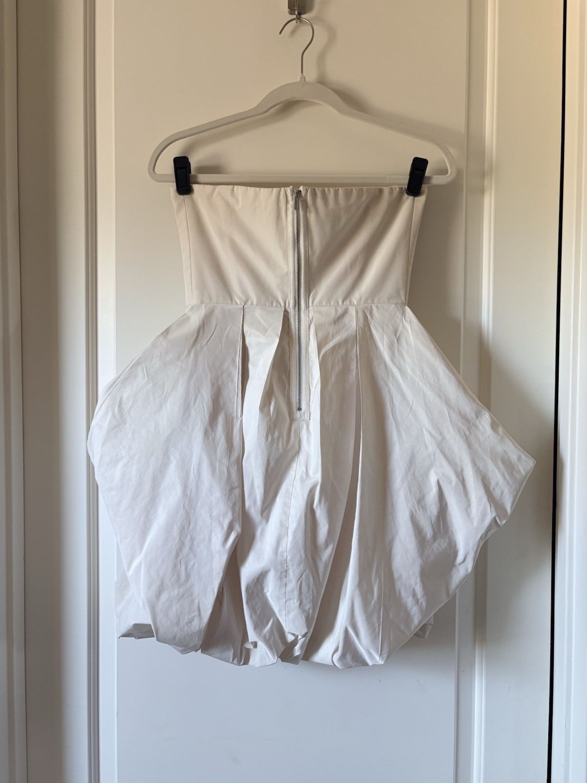 BCBGMAXAZRIA White Strapless Beaded Mini Dress Boned Solid Size 2