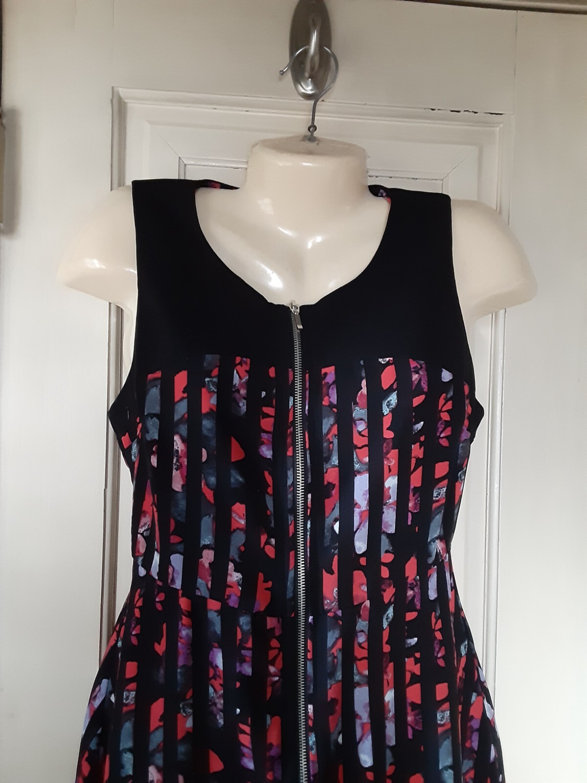 Forever 21 Junior Lined Sleeveless Dress Size Medium
