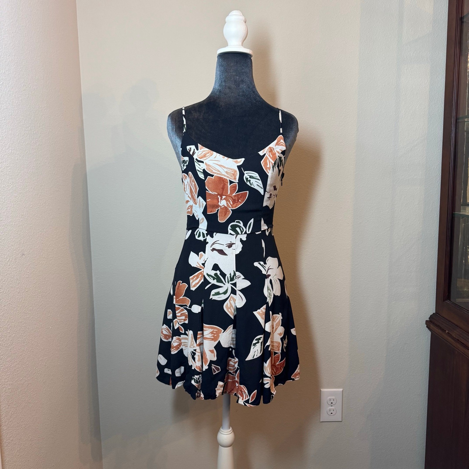 Lulu’s Black and Rust Floral Sleeveless Mini Dress Size XS