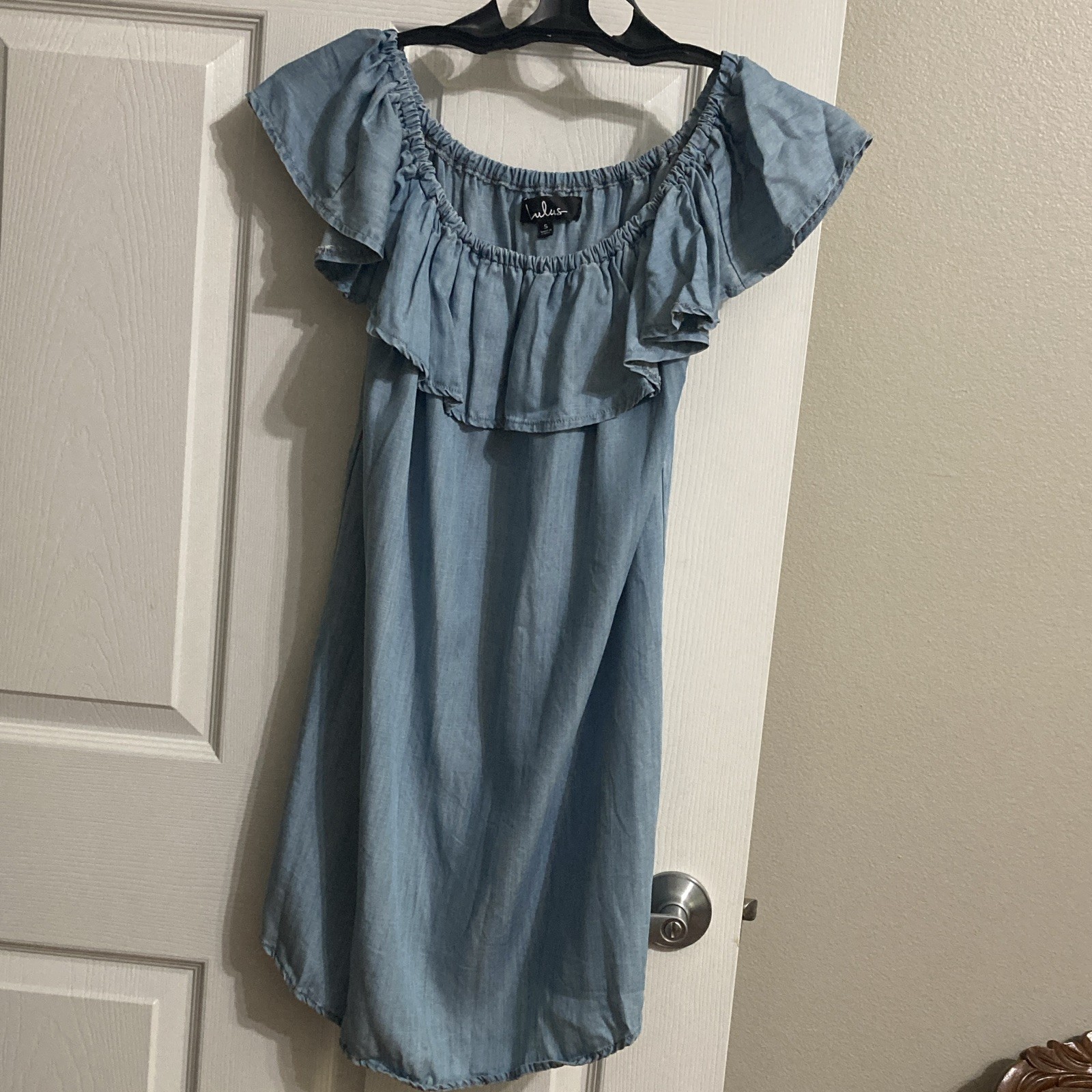 Lulus Blue Chambray Shift Dress S Off Shoulder Ruffle Flutter Sleeve Knee