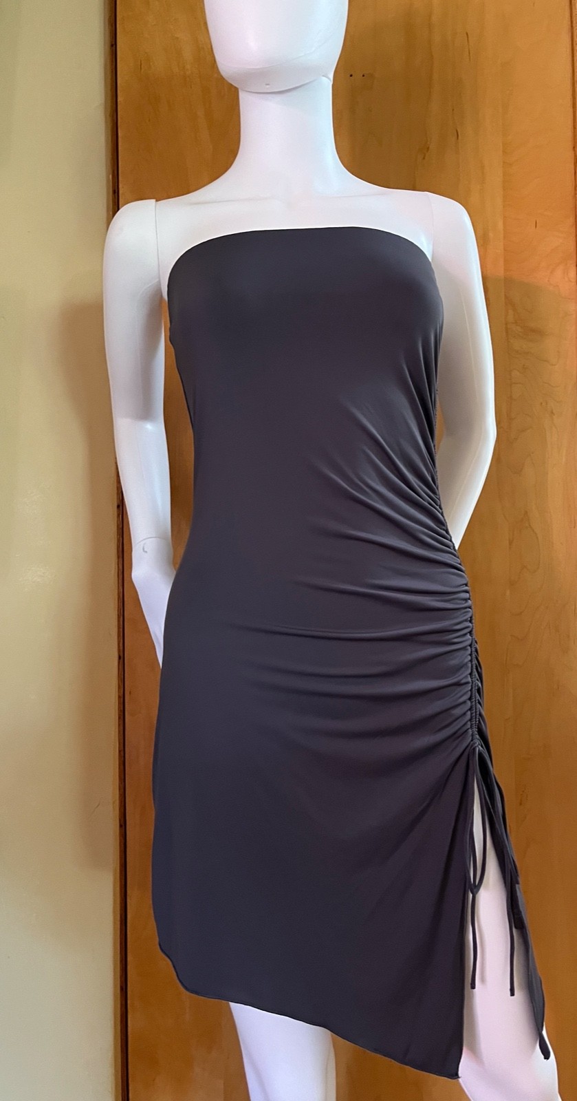 WOMEN’S PRINCESS POLLY GRAY RUCHED SIDE LACE UP SLIT STRAPLESS SHEATH DRESS – 6