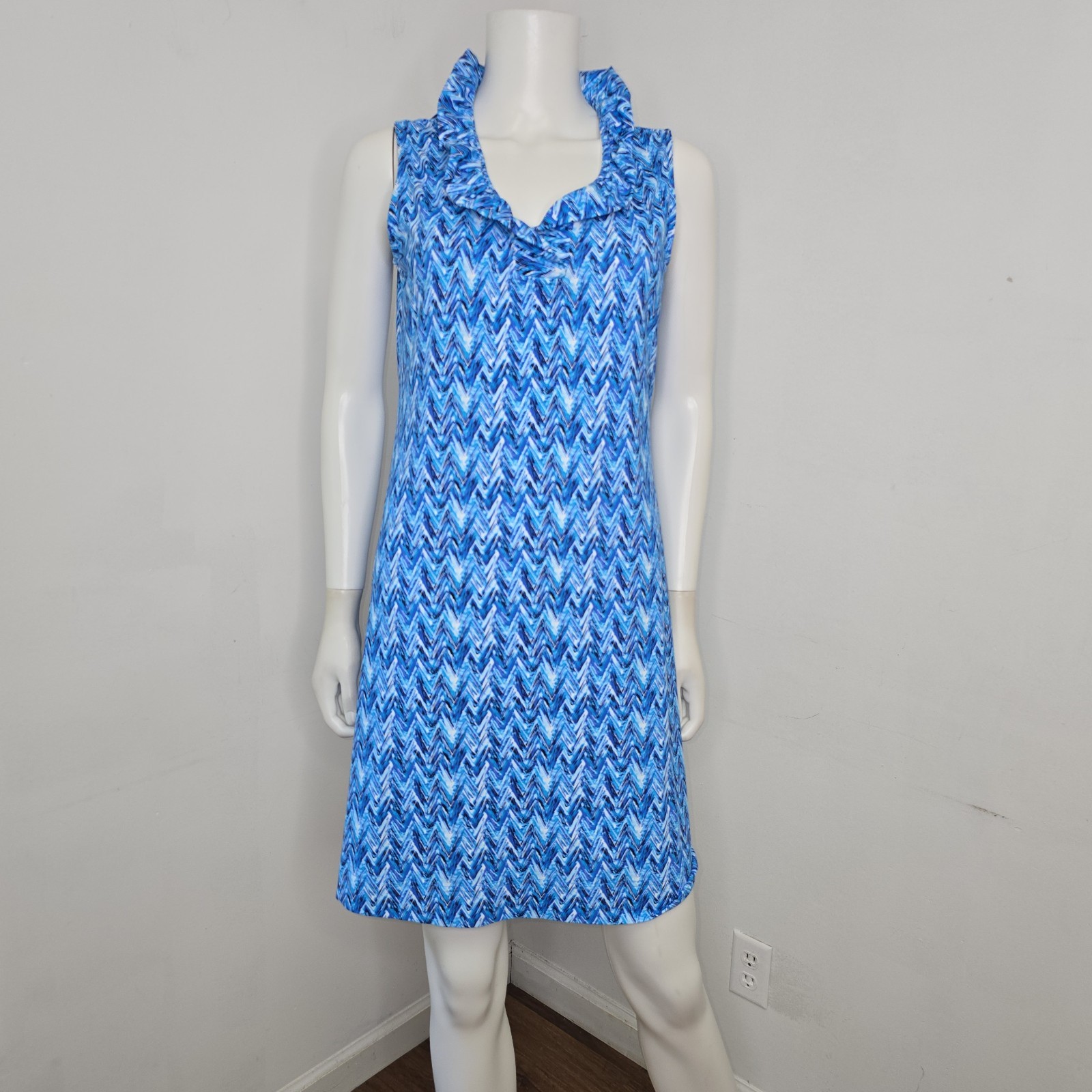 Lulu B Mini Dress Size M Ruffle Neck Sleeveless Catalina Cloth Blue Chevron Prep