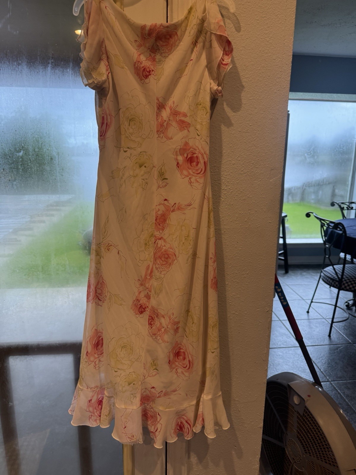 Jonathan Martin Studio Women’s White/Pink Floral V-Neck Ruffle Chiffon Midi 6