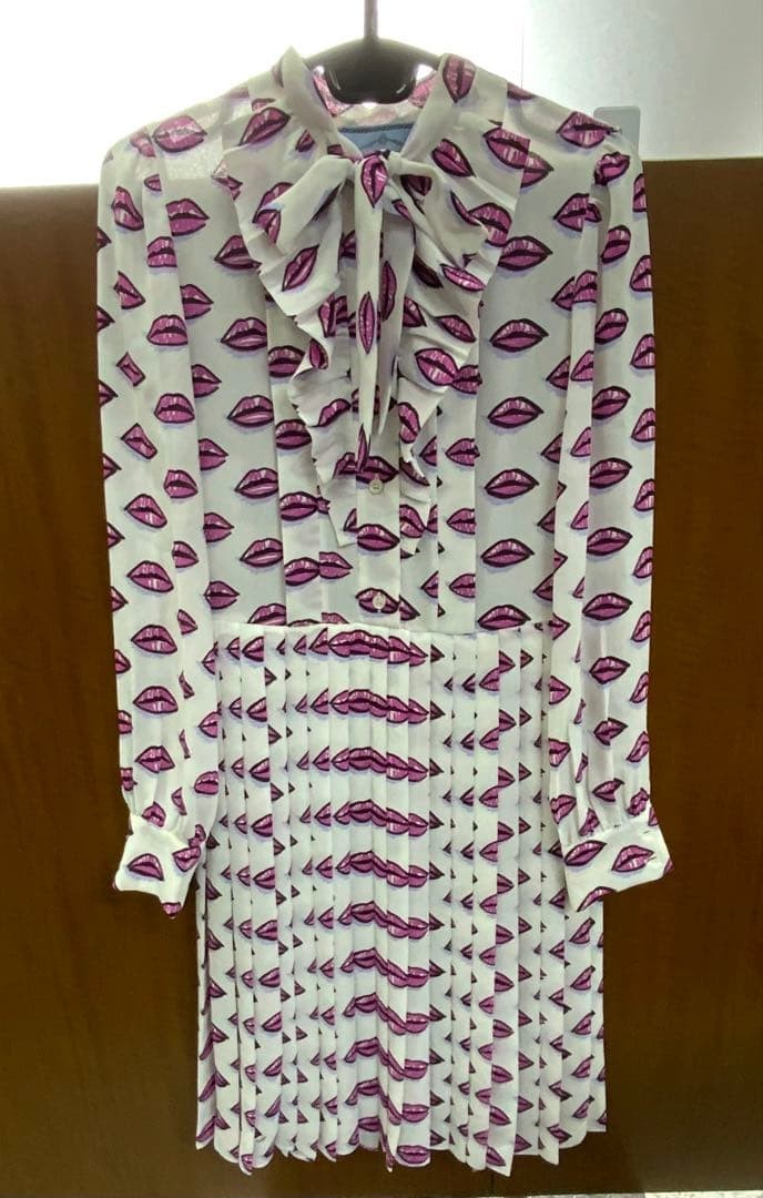 USED E9 PRADA ITALIAN-MADE LIP PRINT BOW TIE PLEATED DRESS VERYGOOD