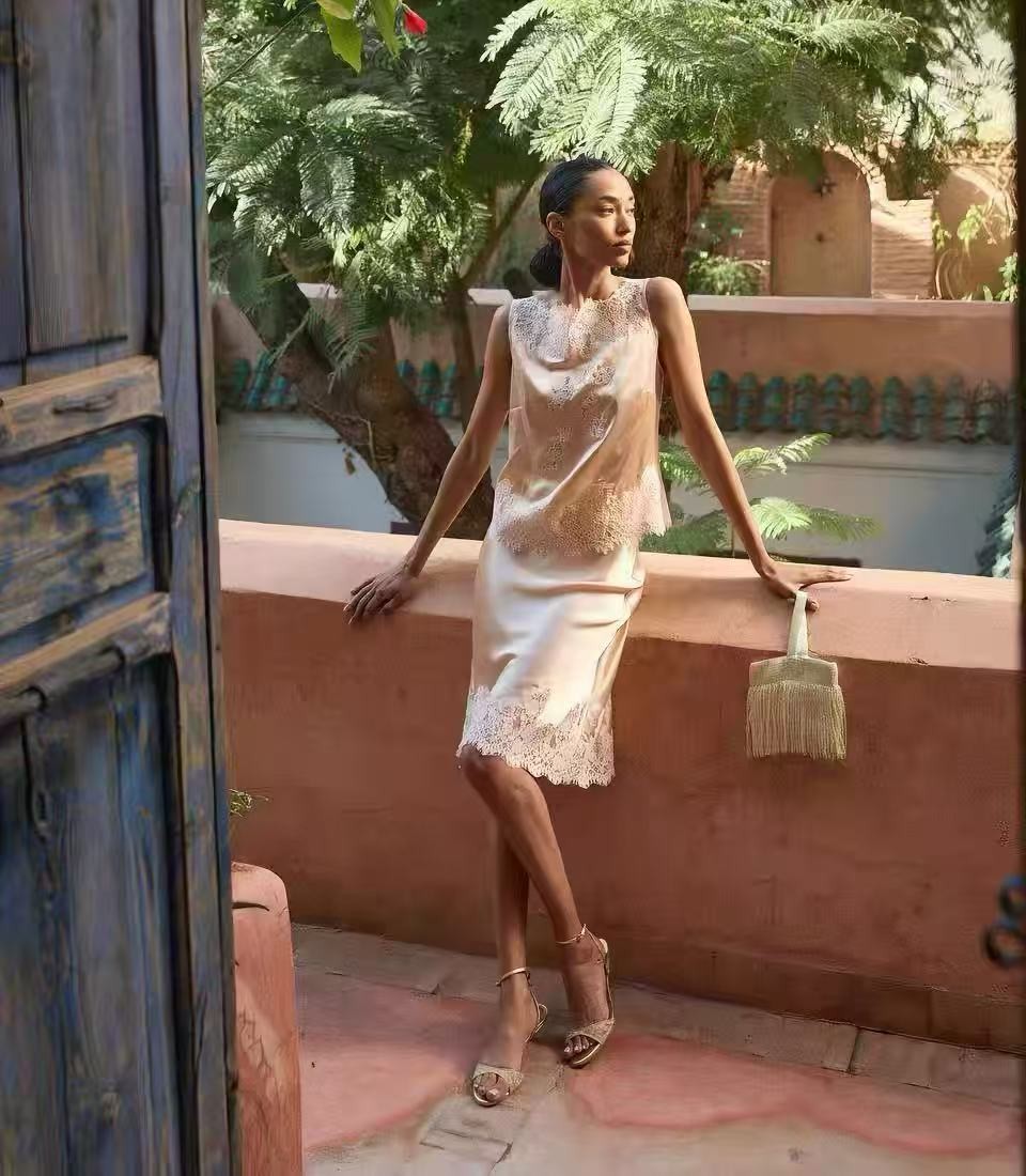 DOEN Solid-color Silk Half-Dress with Lace Edging and High Waist Long Dress