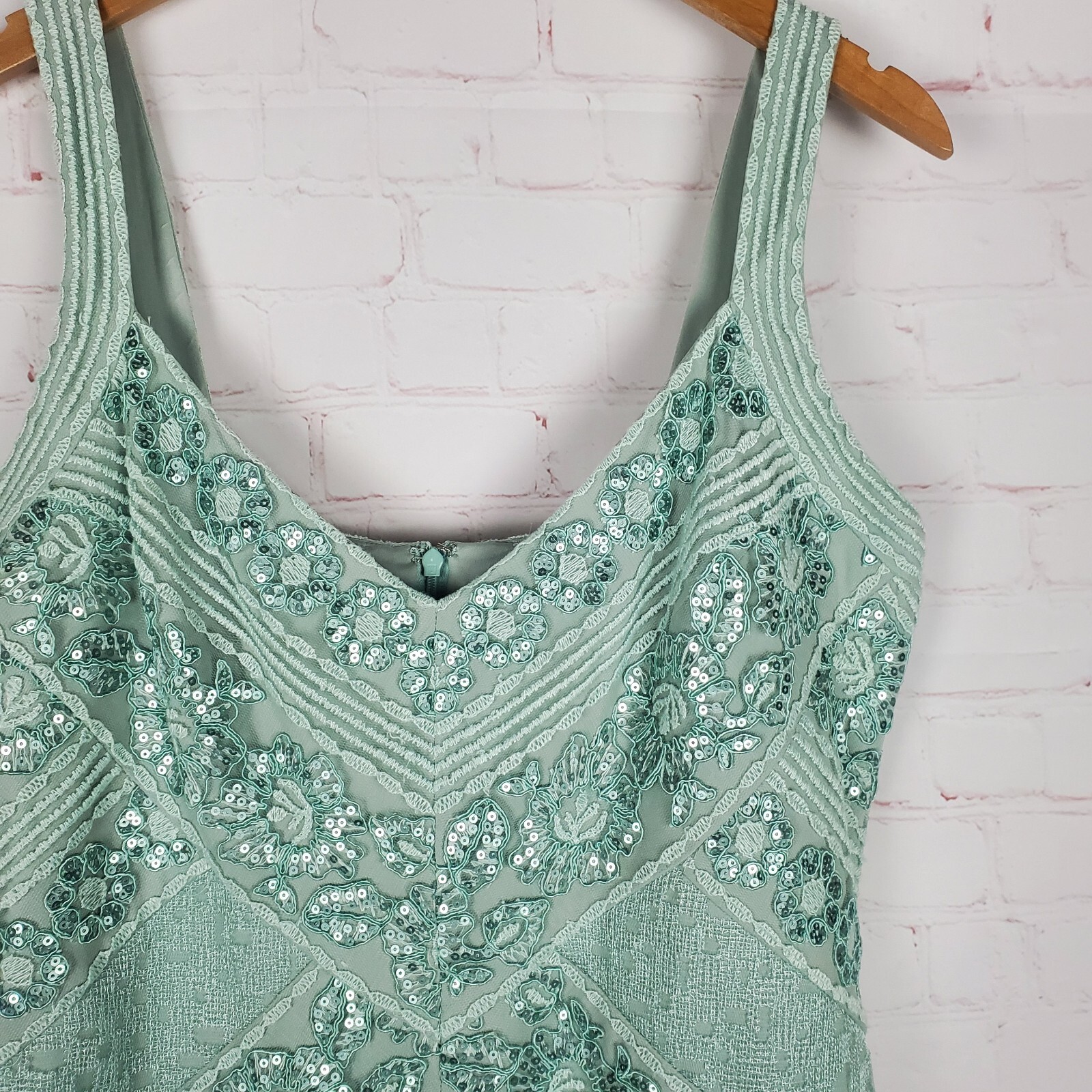 NEW Tadashi Shoji V Neck Sequined Sheath Cocktail Dress Sz 14 Frosted Jade Maia