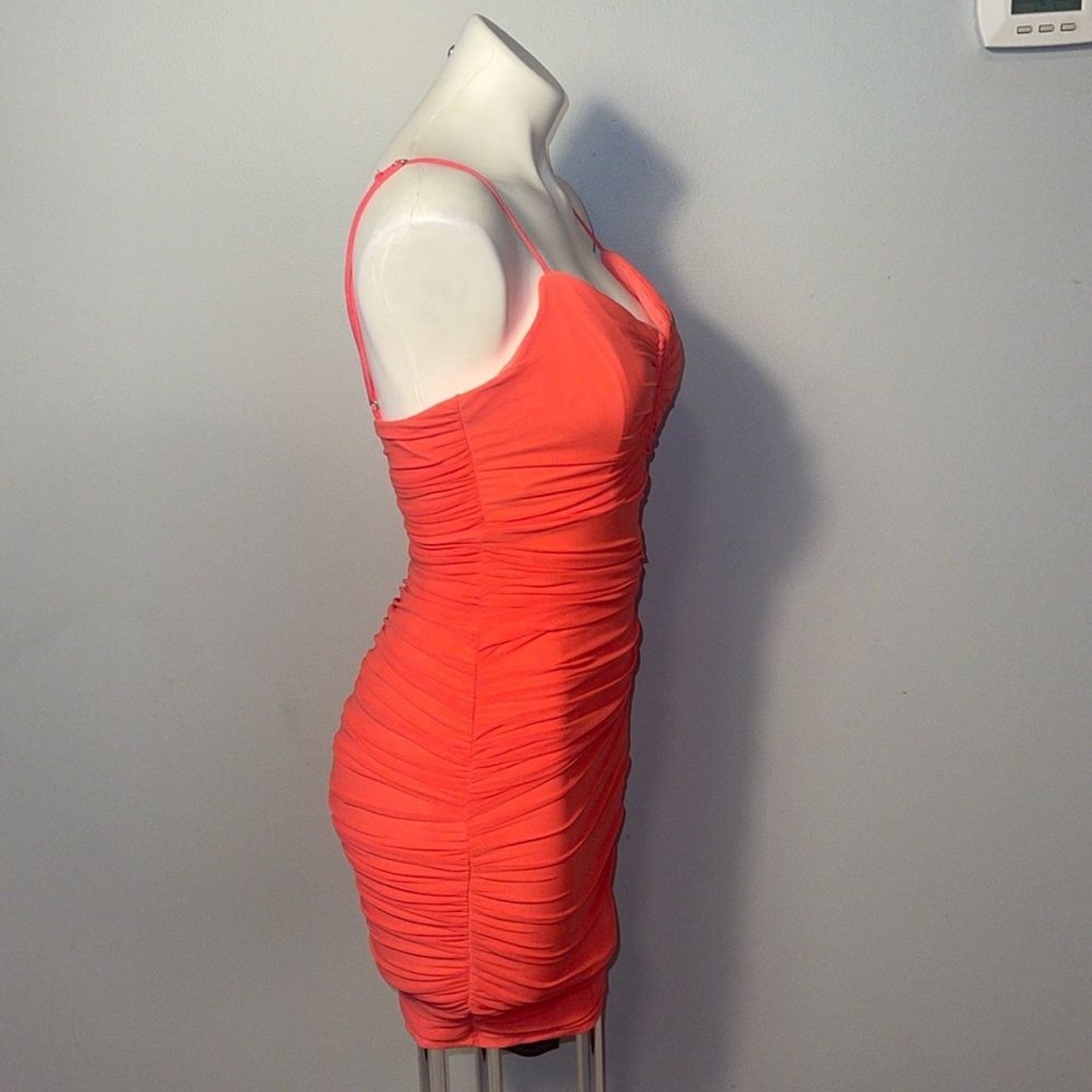 Saints + Secrets ladies Coral Ruched Mini Dress. Size large.