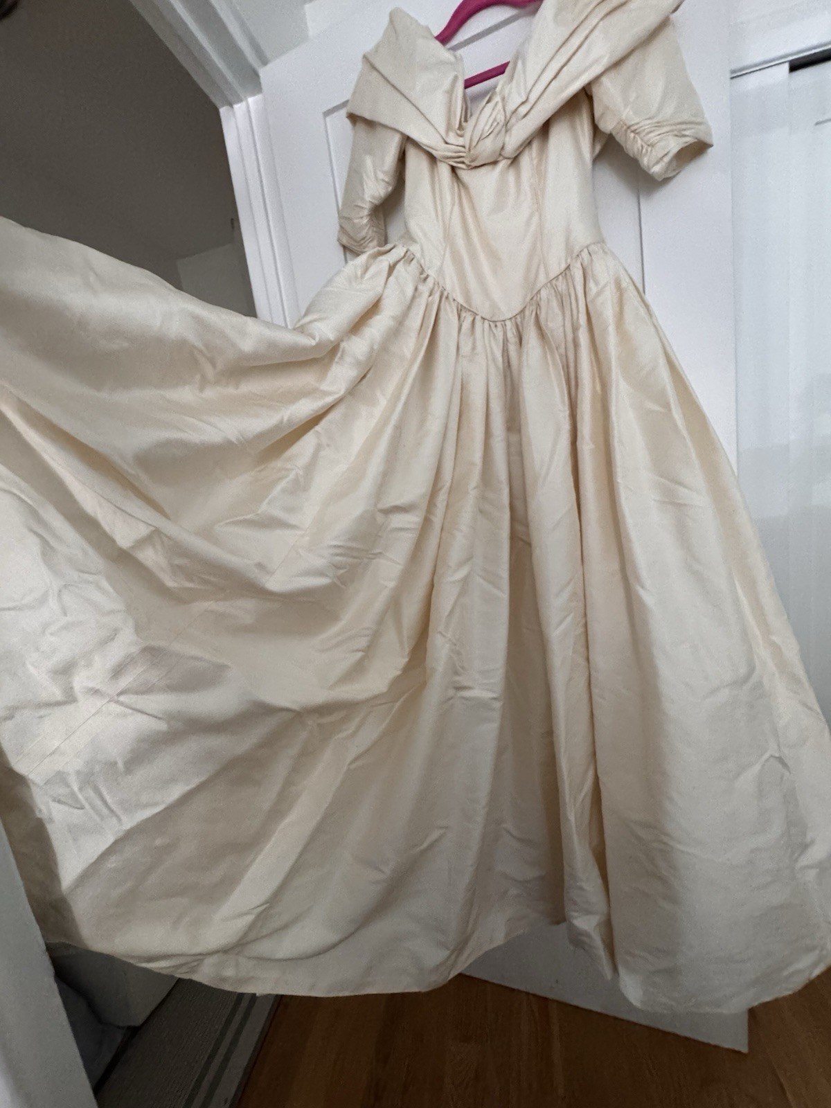 Gorgeous Silk Annalise Sharp London Gown Excellent Condition.