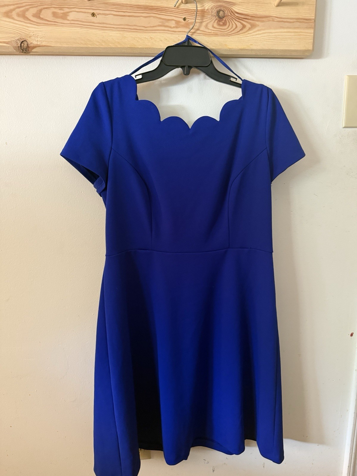 Glamour Dress Blue Women’s Scalloped Neck Short Sleeve Size 14