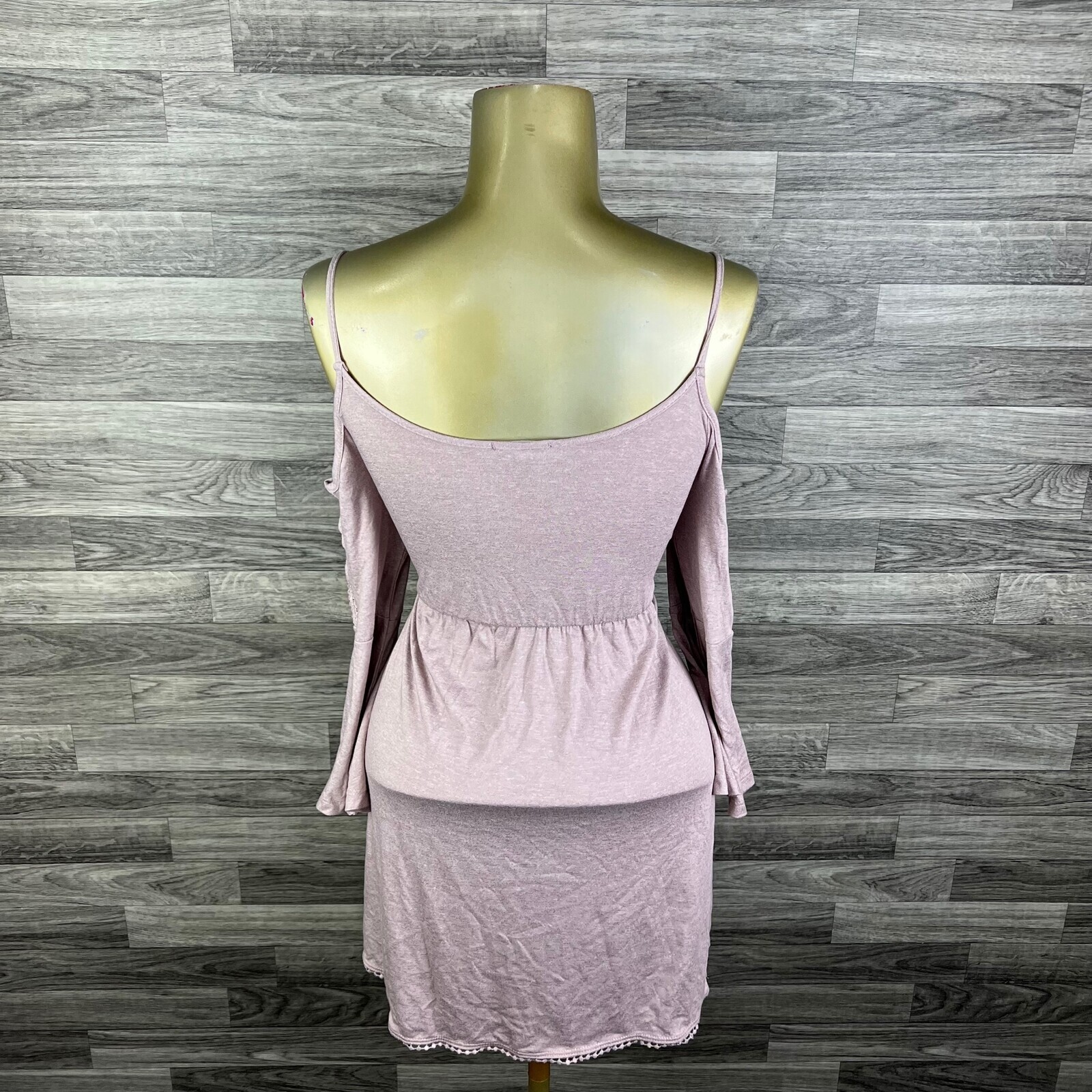 SOPRANO Round Neck Cold Shoulder Sleeve Pink Shirt Dress Women’s Size Medium