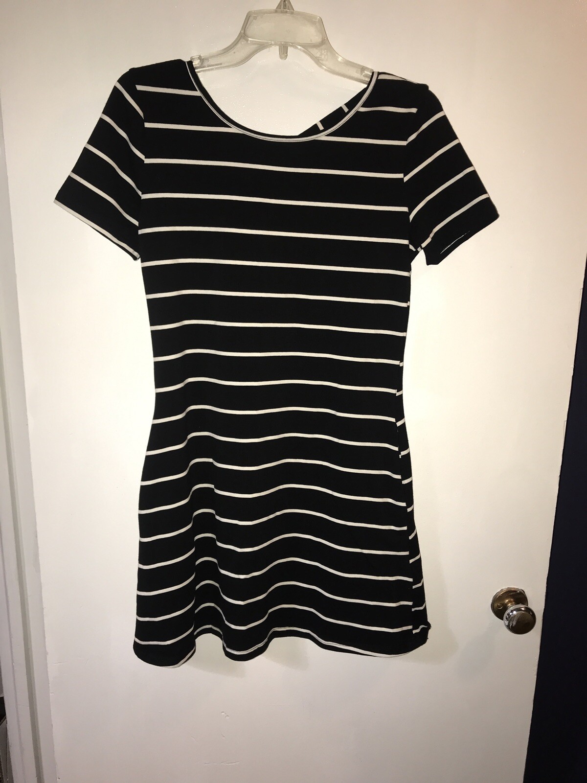 Feager Women’s Black &White Striped Dress Top Criss Cross Back Sz Small New