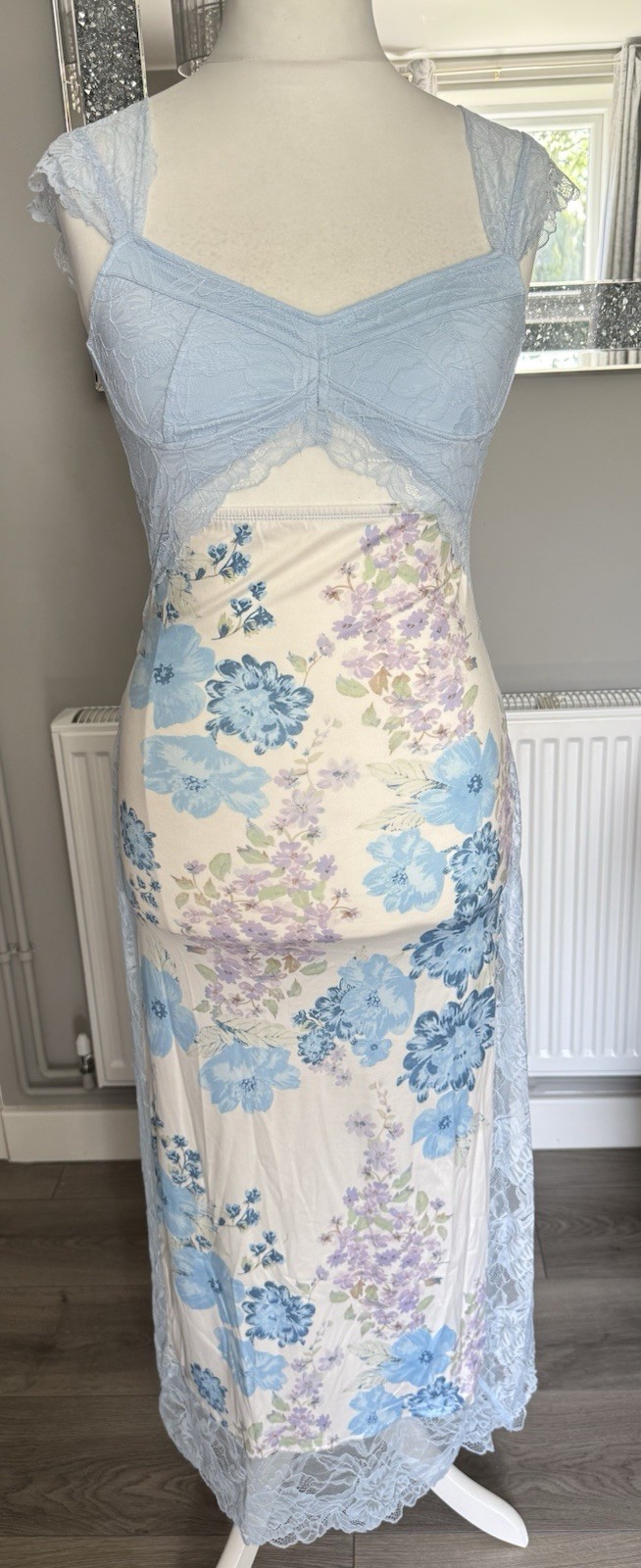 Bnwot Stunning Baby Blue Floral Summer Dress Size L Would Comfortable Fit 10/12