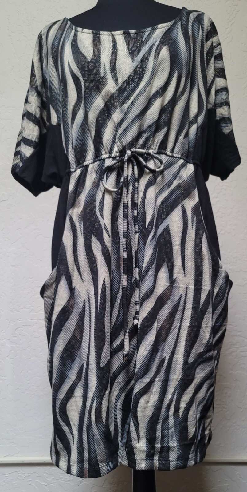 Womens 3X Black/Multi-Color Shortsleeve Dress With Pockets By Delirious Of LA