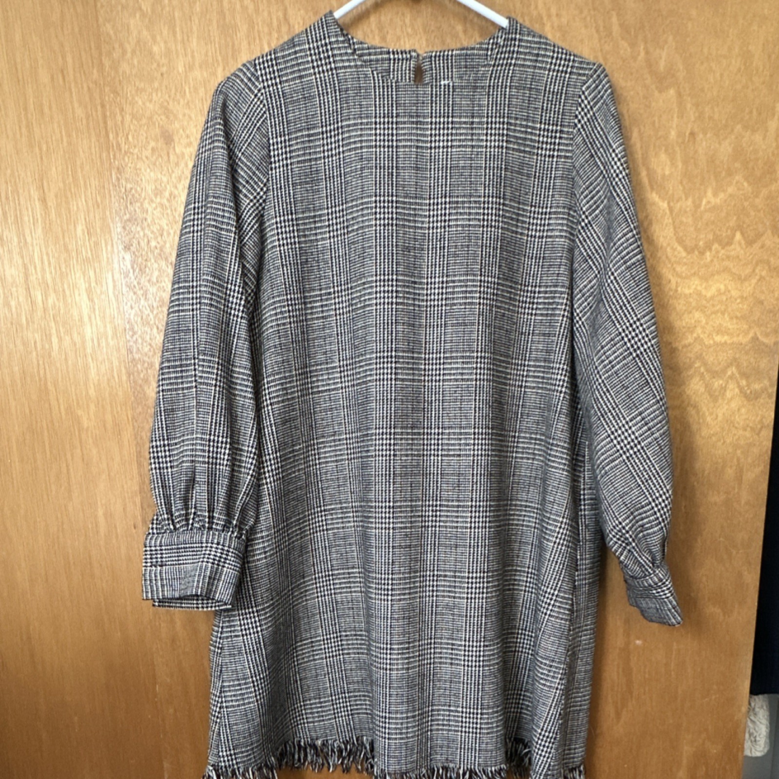 VICTORIA Plaid Shift Dress Fringe Knee Crew Neck Long Sleeve Gray Black White