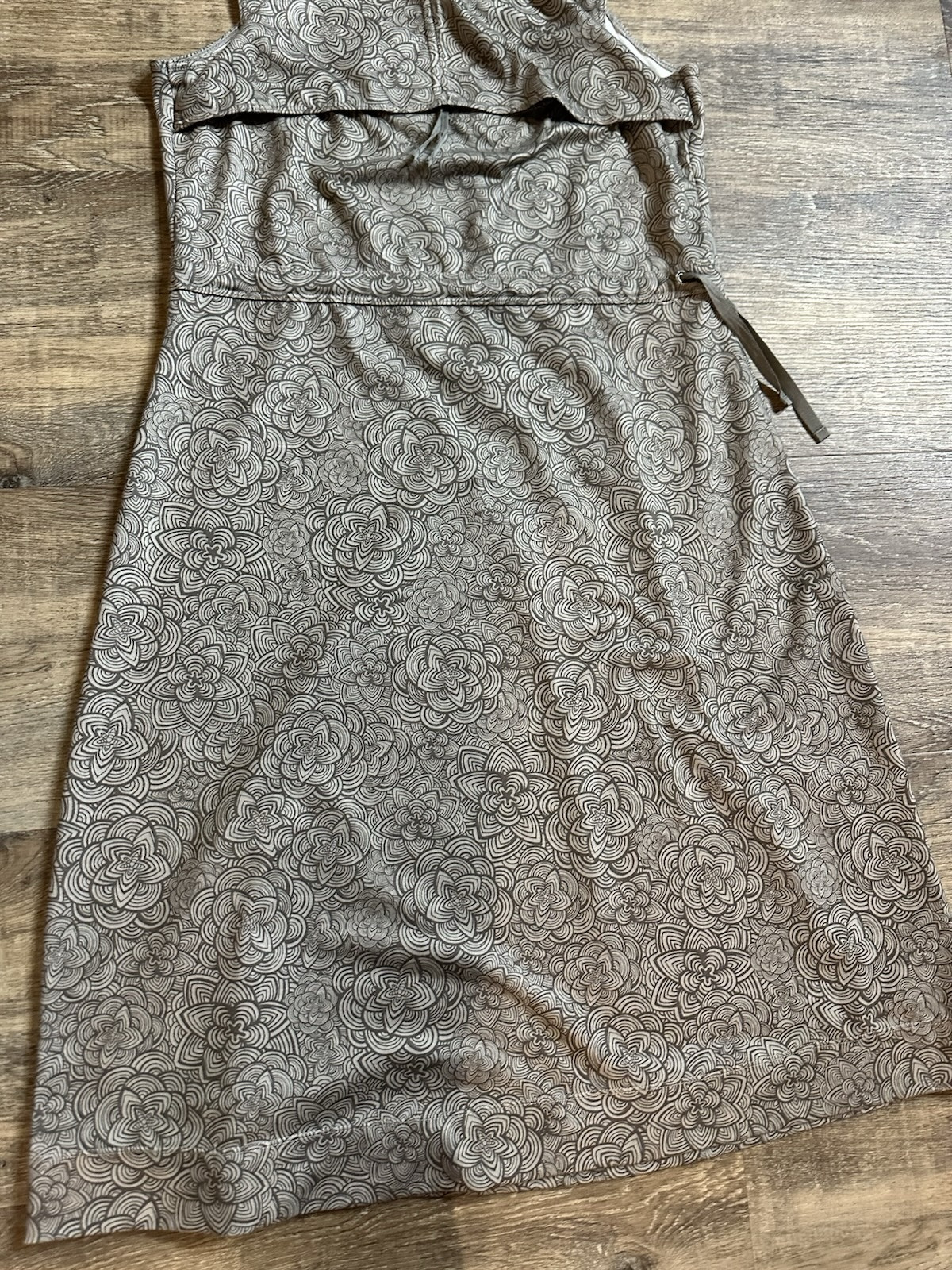 Merrell Dress Size M Gray Geometric Opti-wick UPF 50+ Vented Back Sheath
