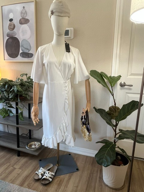 Italian Giorgia & Johns, Ivory, never worn, S- wrap & buttons