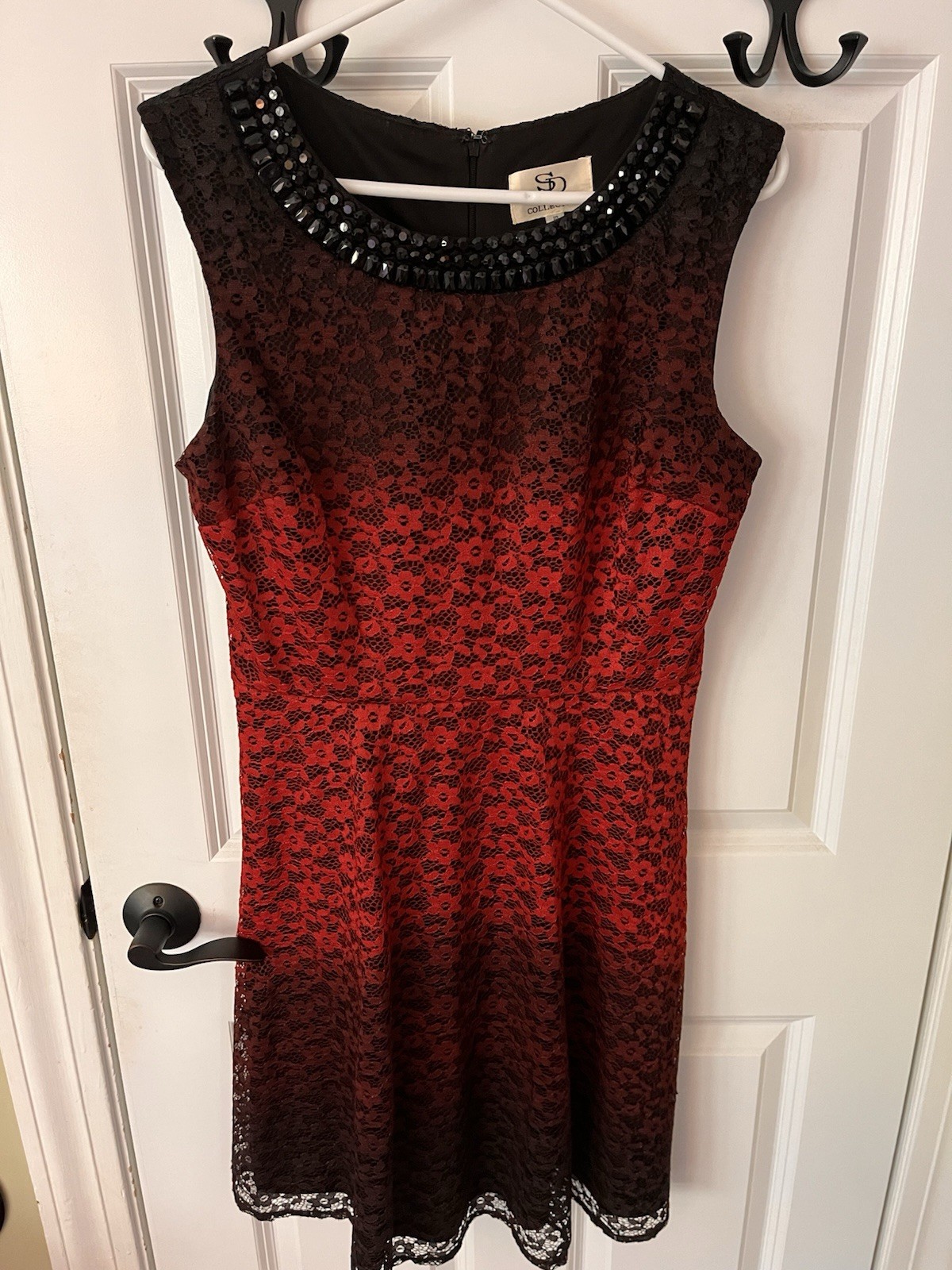 Red/Black Lace Ombré Cocktail Dress Women’s size 10 w beaded neckline