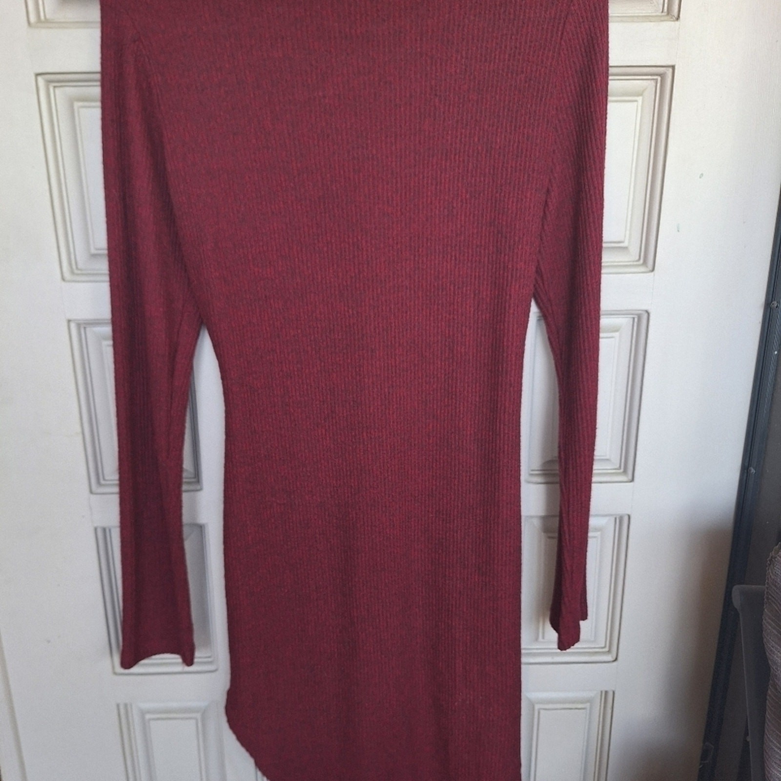 Heart and hips lightweight sweater dress maroon.Lace front curved hem size large