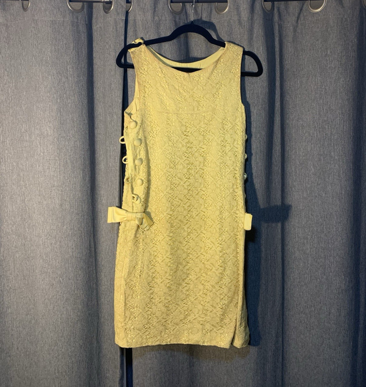 Vintage 1960s Yellow Lace Sheath Dress S Round Neck Knee Length Button Bow