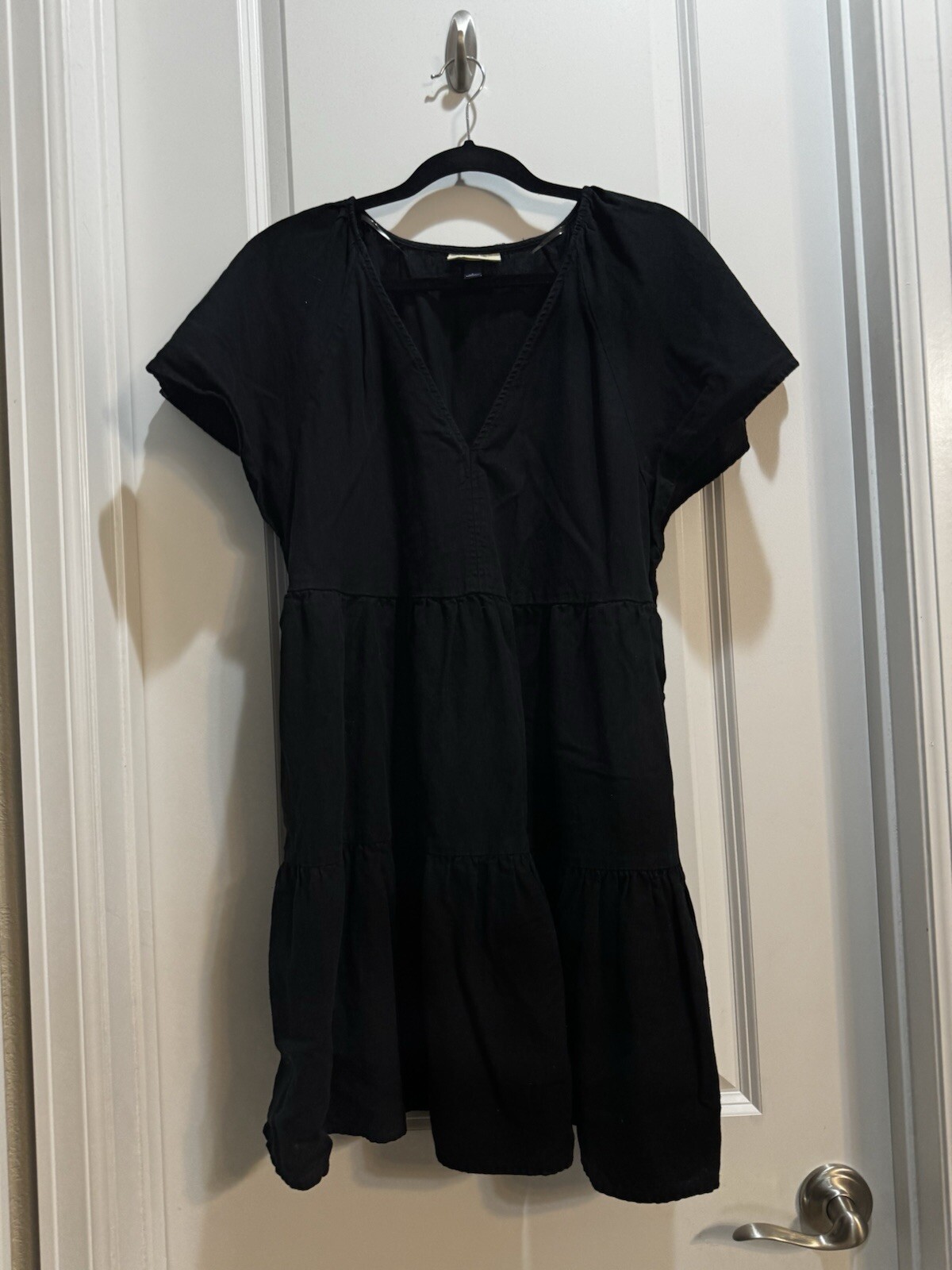 Universal Thread Black Vneck Short Sleeve Tiered Dress Slide Pockets Large