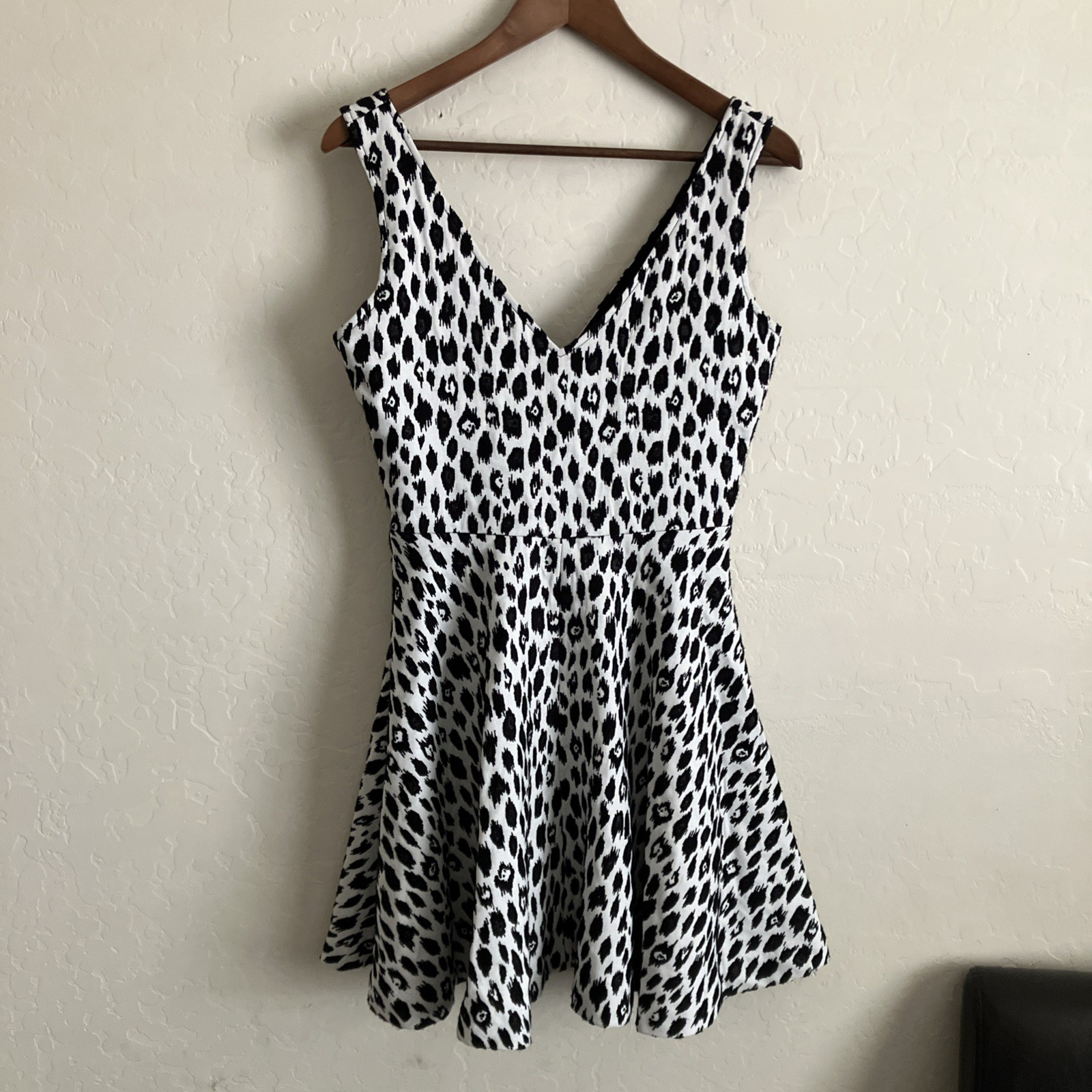 Womens M Dress Black White Fit Flare Sleeveless Lined V Neck Alberto Makali