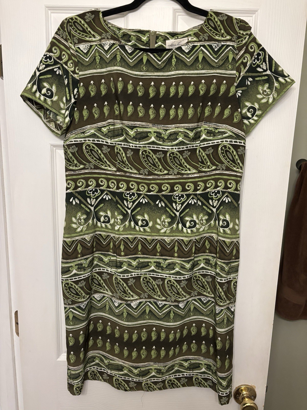 Kathie Lee Collection Women’s Green Paisley Shift Dress Scoop Neck Size 12